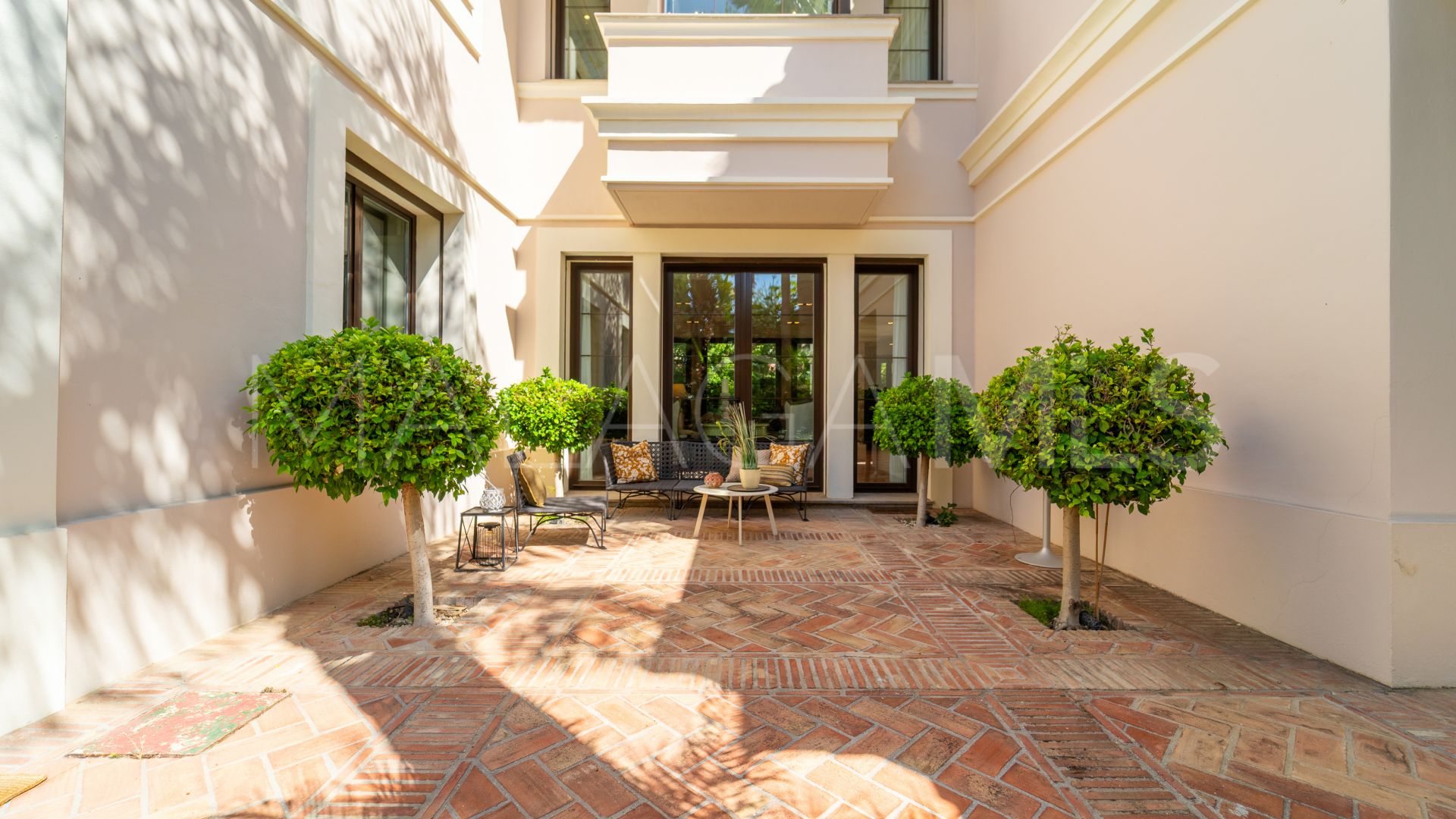 Villa with 8 bedrooms for sale in Guadalmina Baja