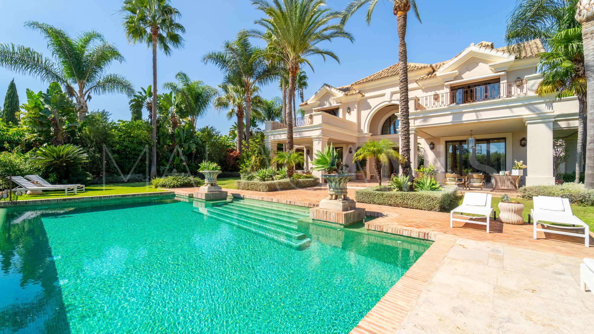 Villa with 8 bedrooms for sale in Guadalmina Baja
