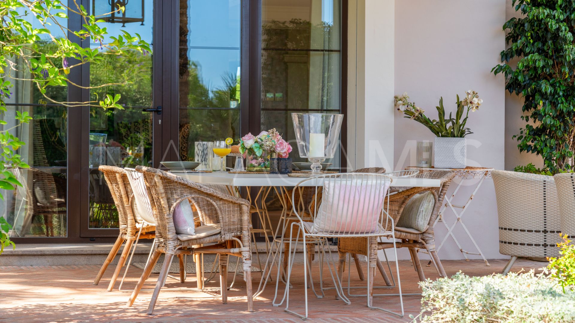 Villa with 8 bedrooms for sale in Guadalmina Baja