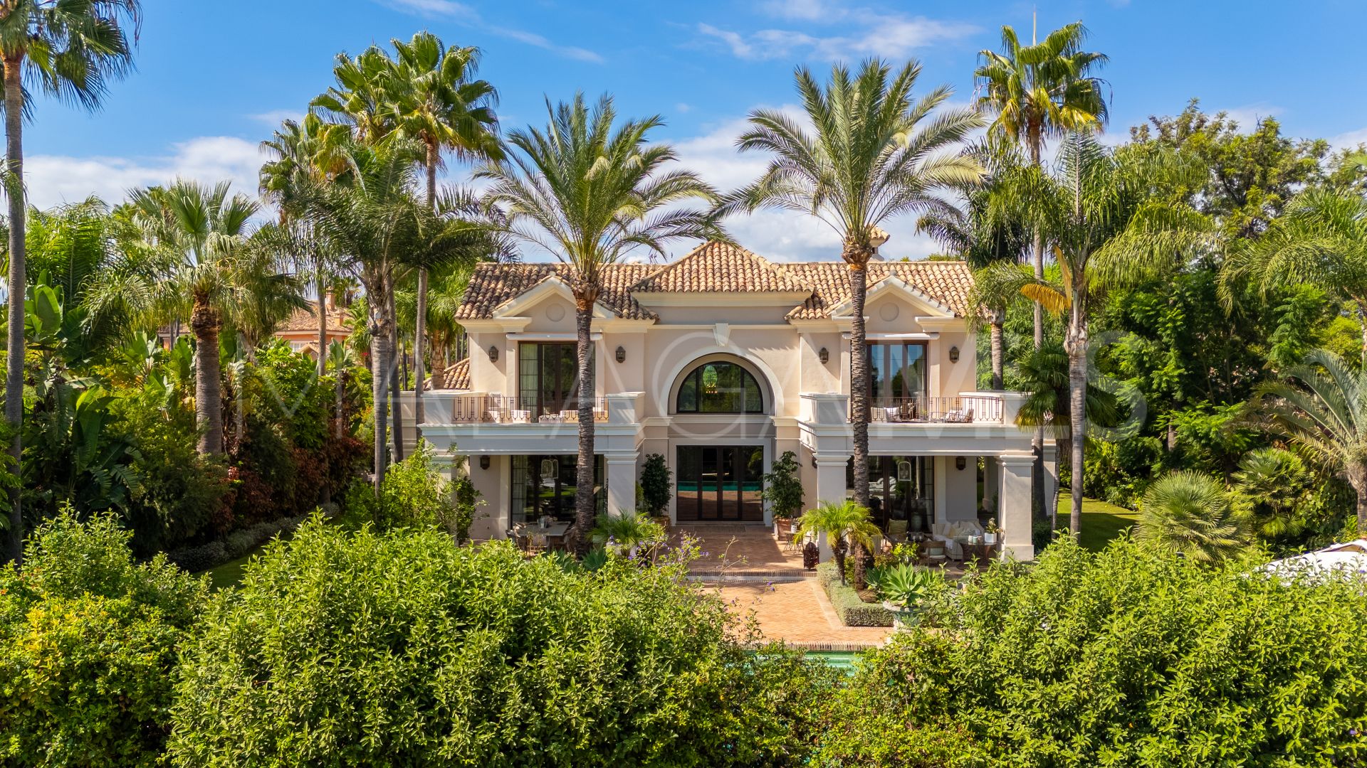 Villa with 8 bedrooms for sale in Guadalmina Baja
