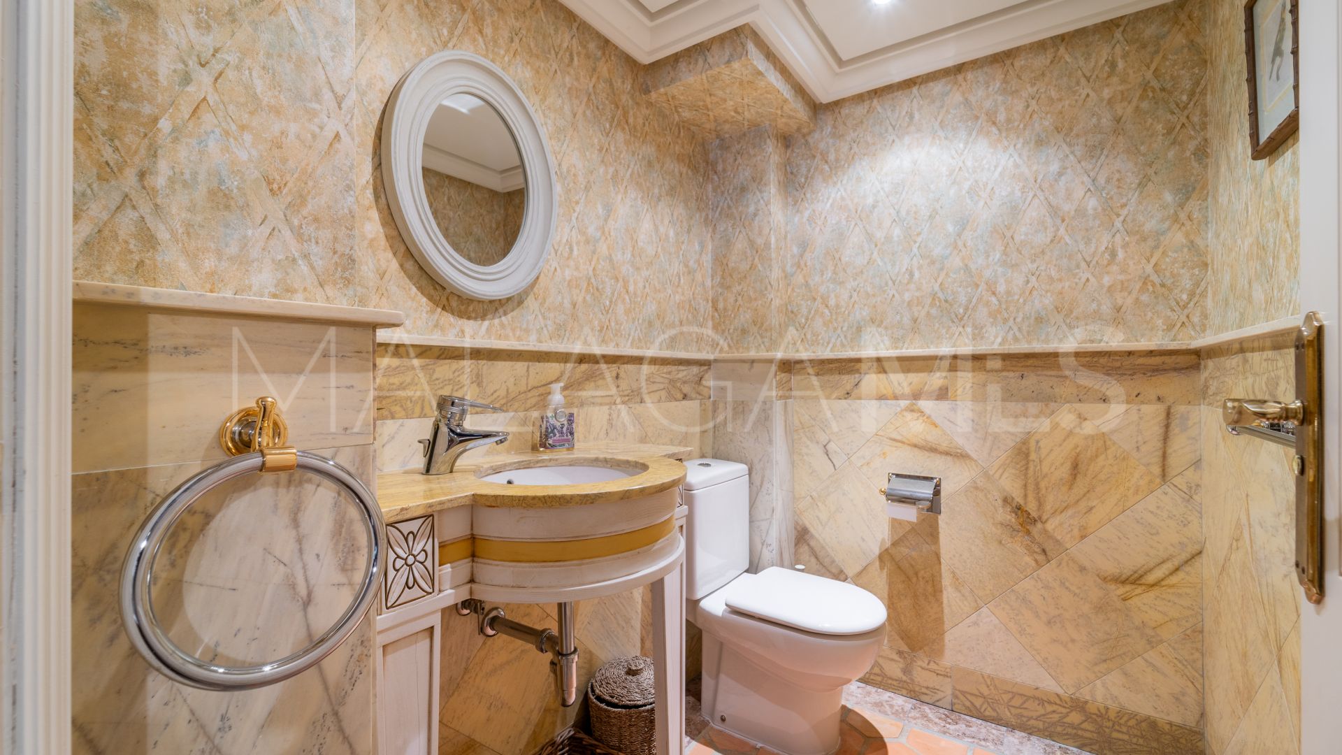 Villa with 8 bedrooms for sale in Guadalmina Baja