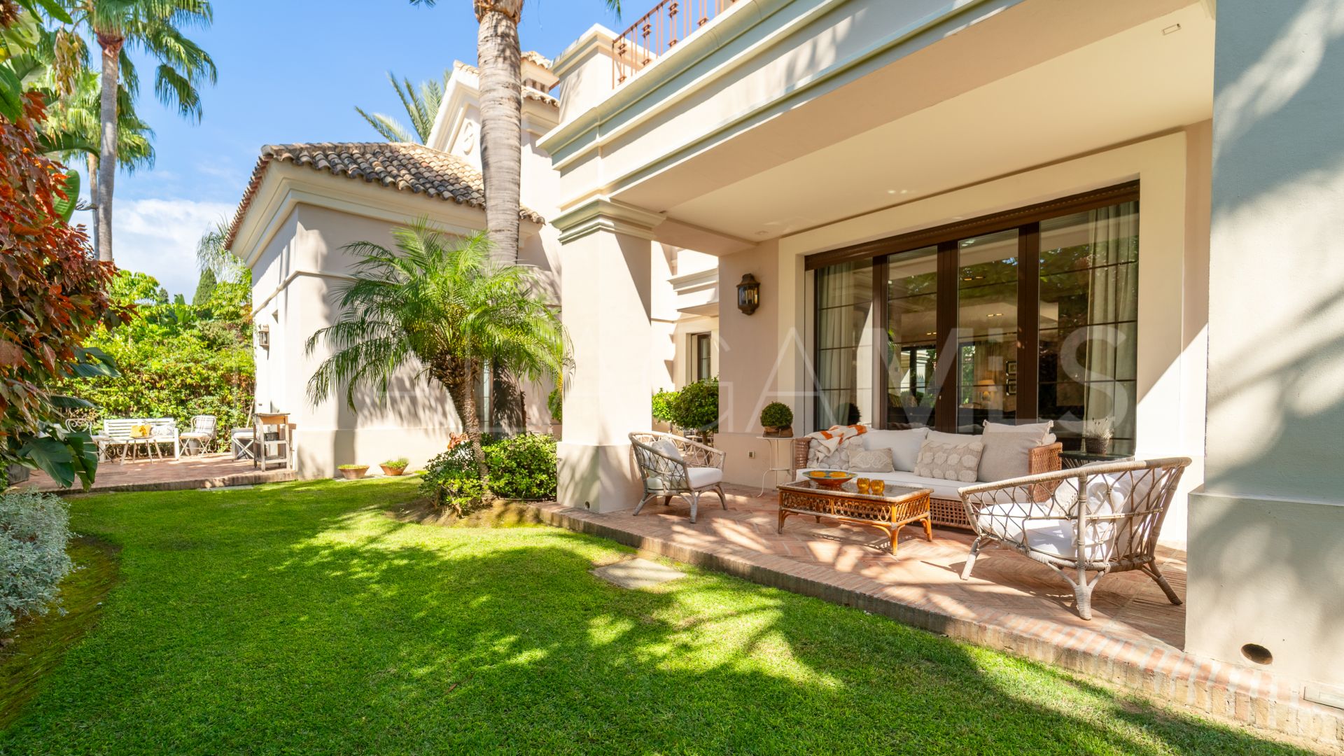 Villa with 8 bedrooms for sale in Guadalmina Baja
