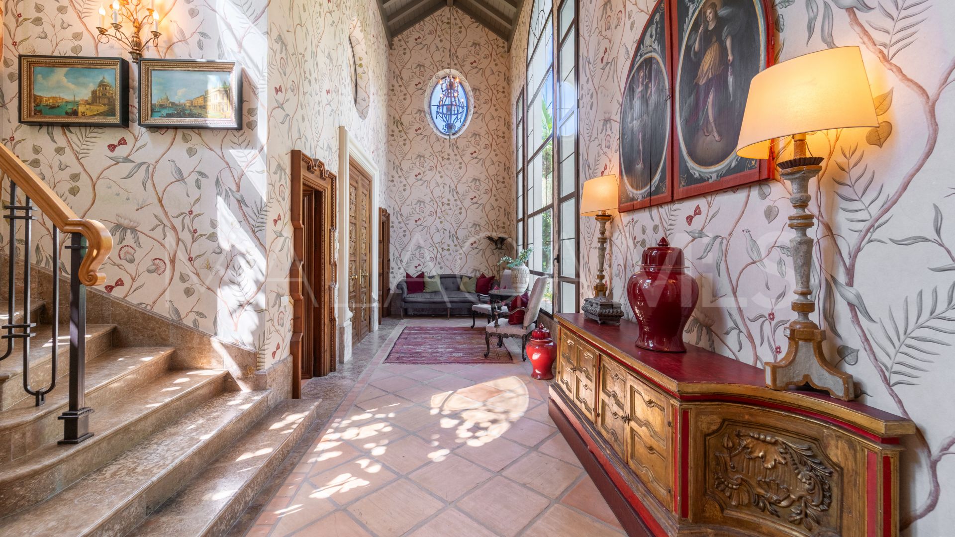Villa with 8 bedrooms for sale in Guadalmina Baja