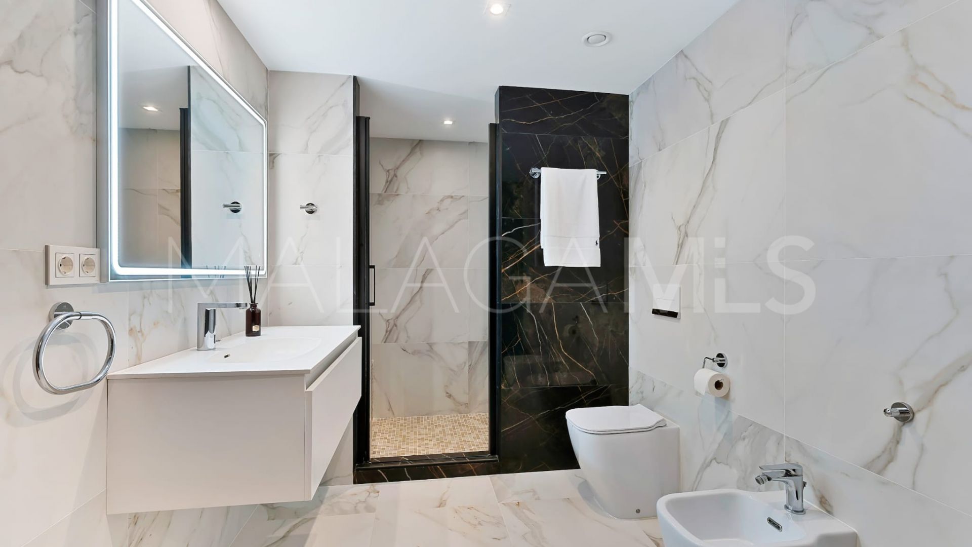 Villa for sale in Guadalmina Baja