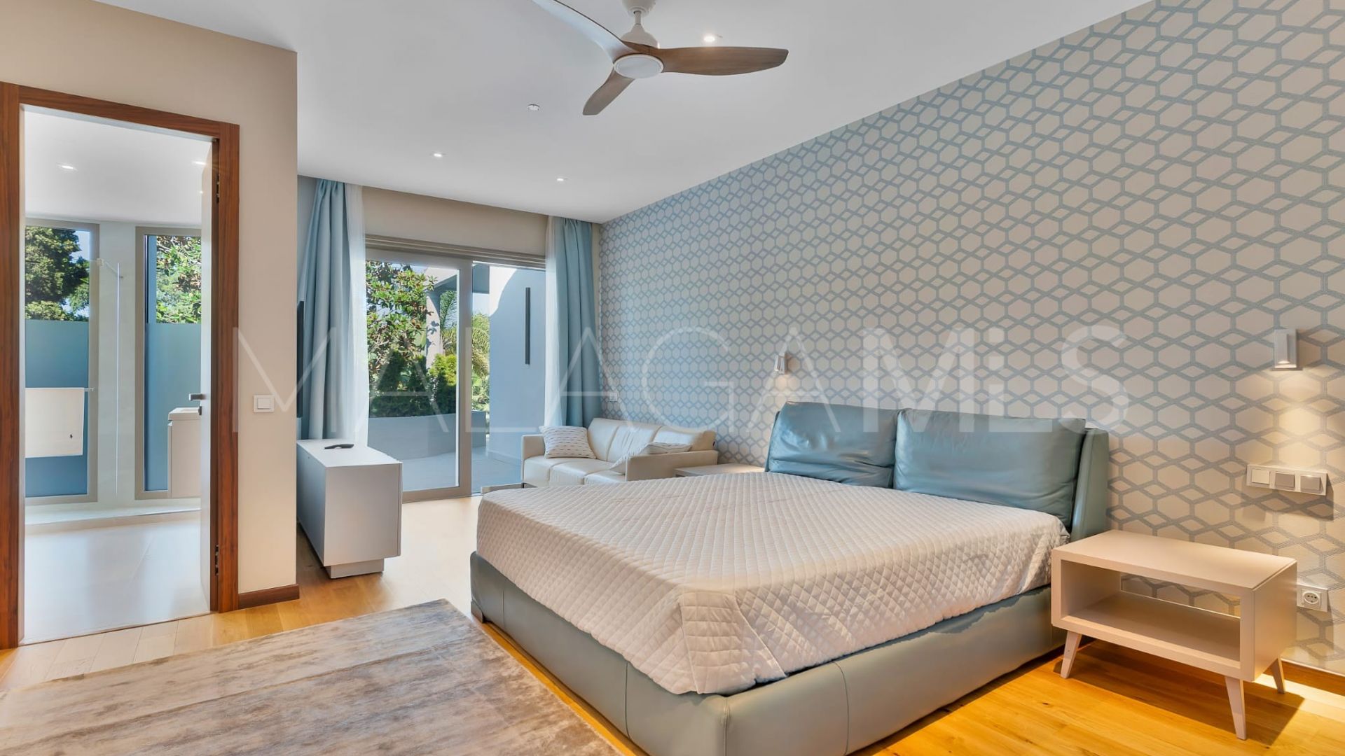 Villa for sale in Guadalmina Baja