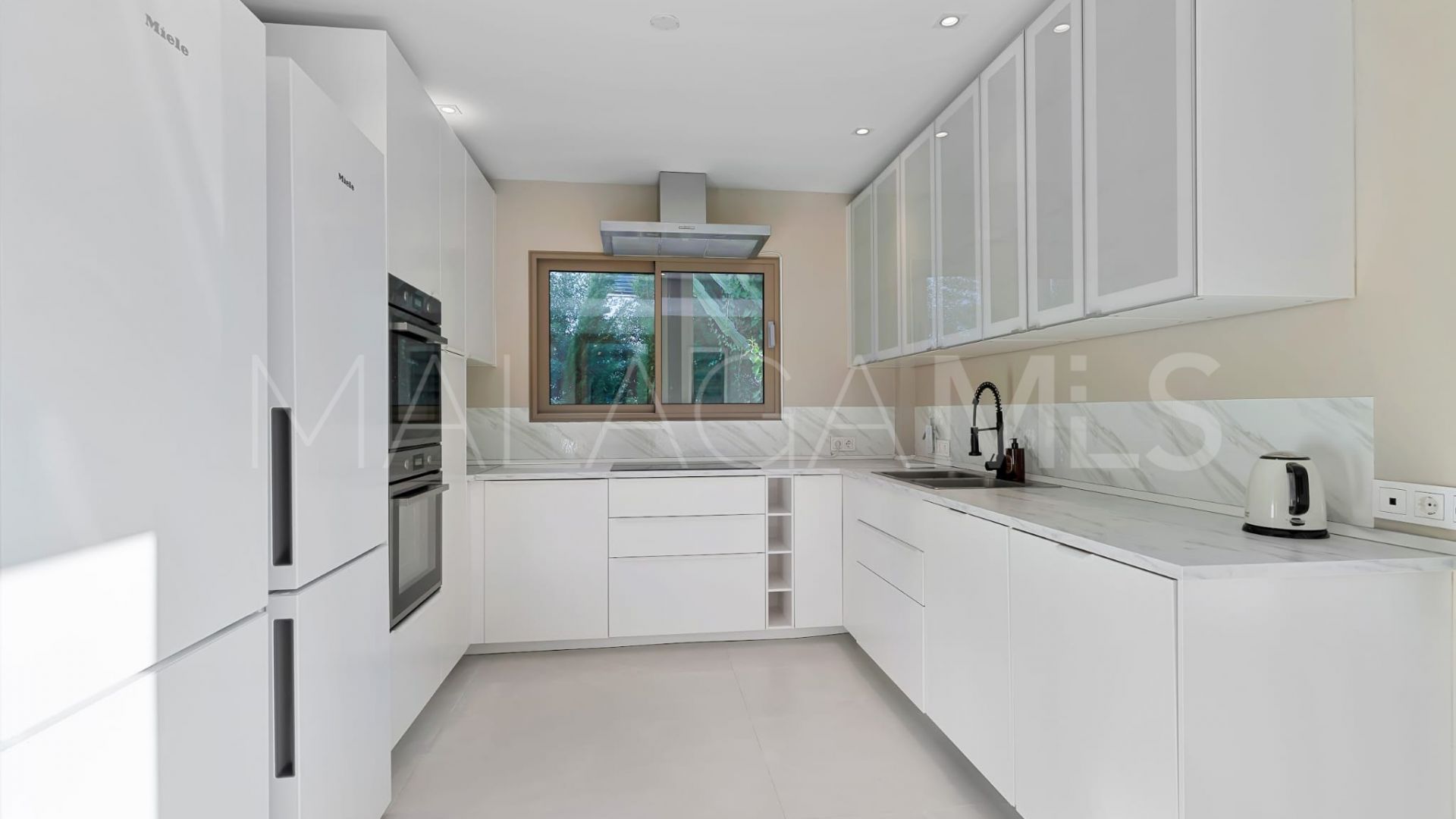 Villa for sale in Guadalmina Baja