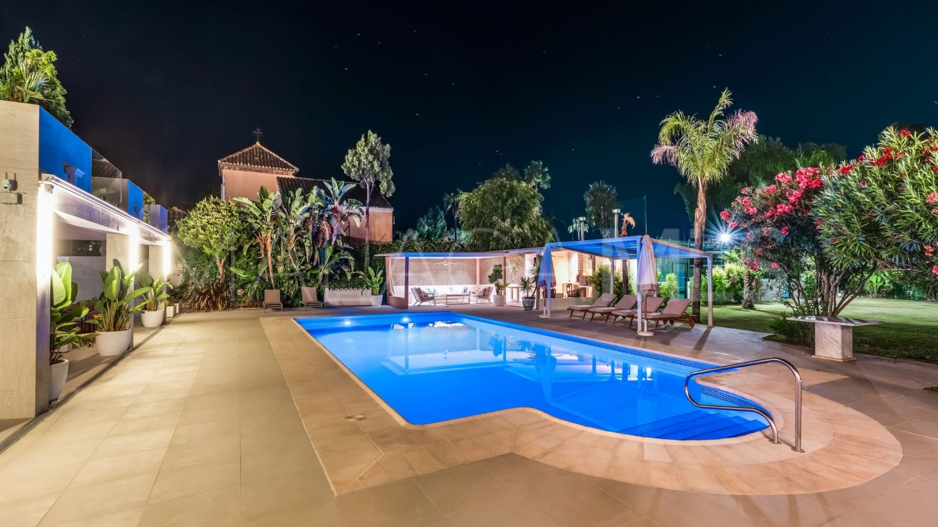 Villa for sale in Guadalmina Baja