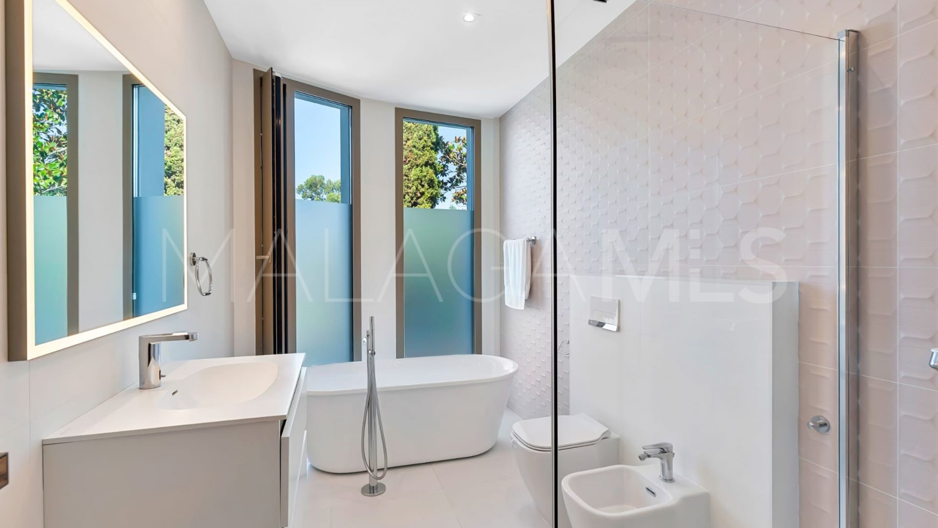 Villa for sale in Guadalmina Baja