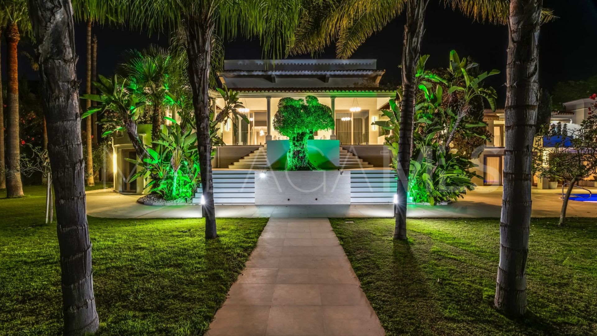 Villa for sale in Guadalmina Baja