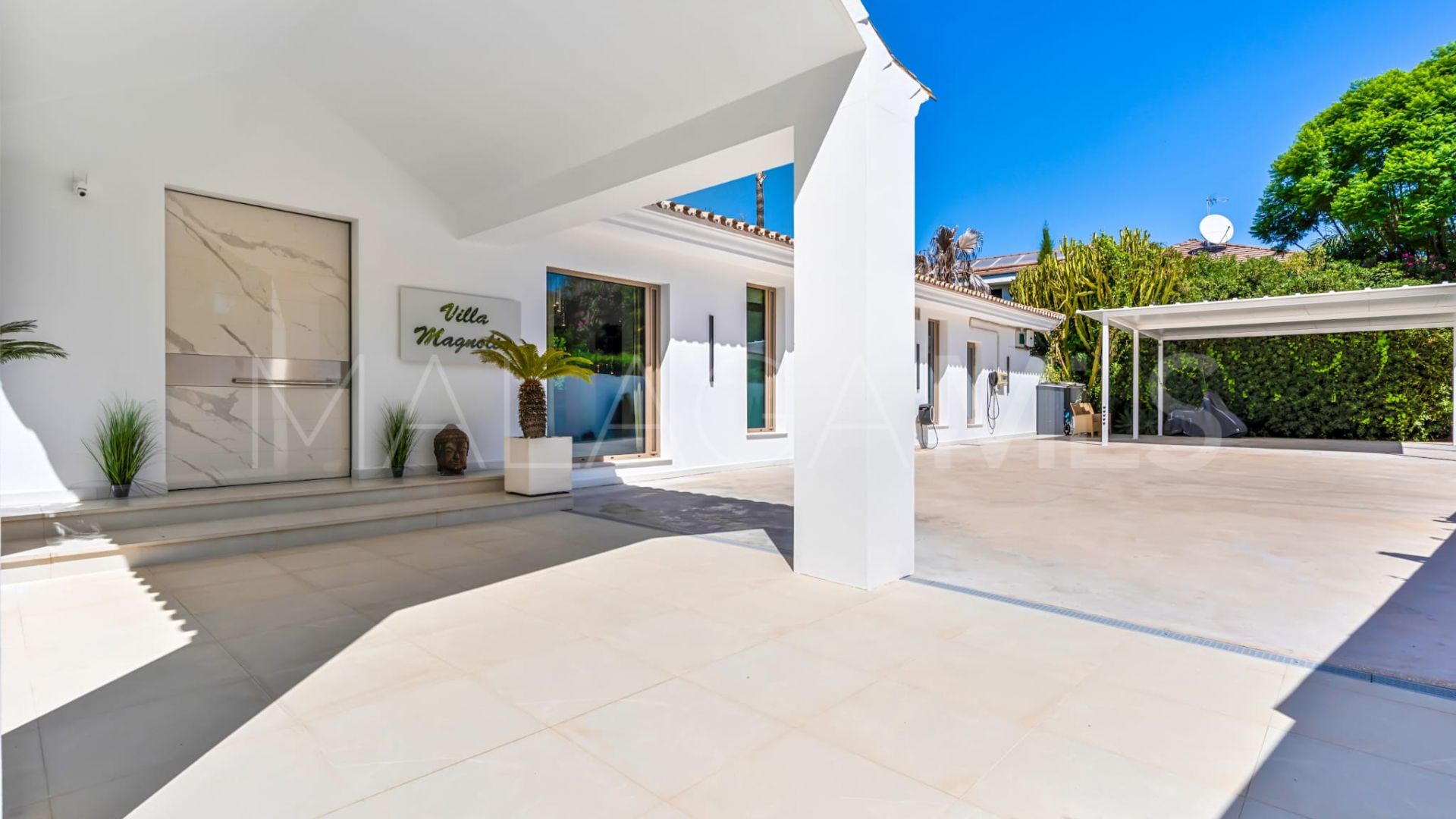 Villa for sale in Guadalmina Baja