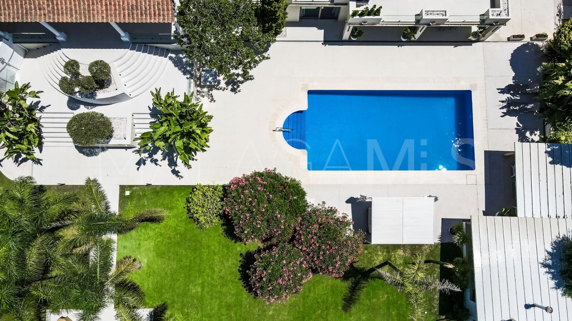 Villa for sale in Guadalmina Baja