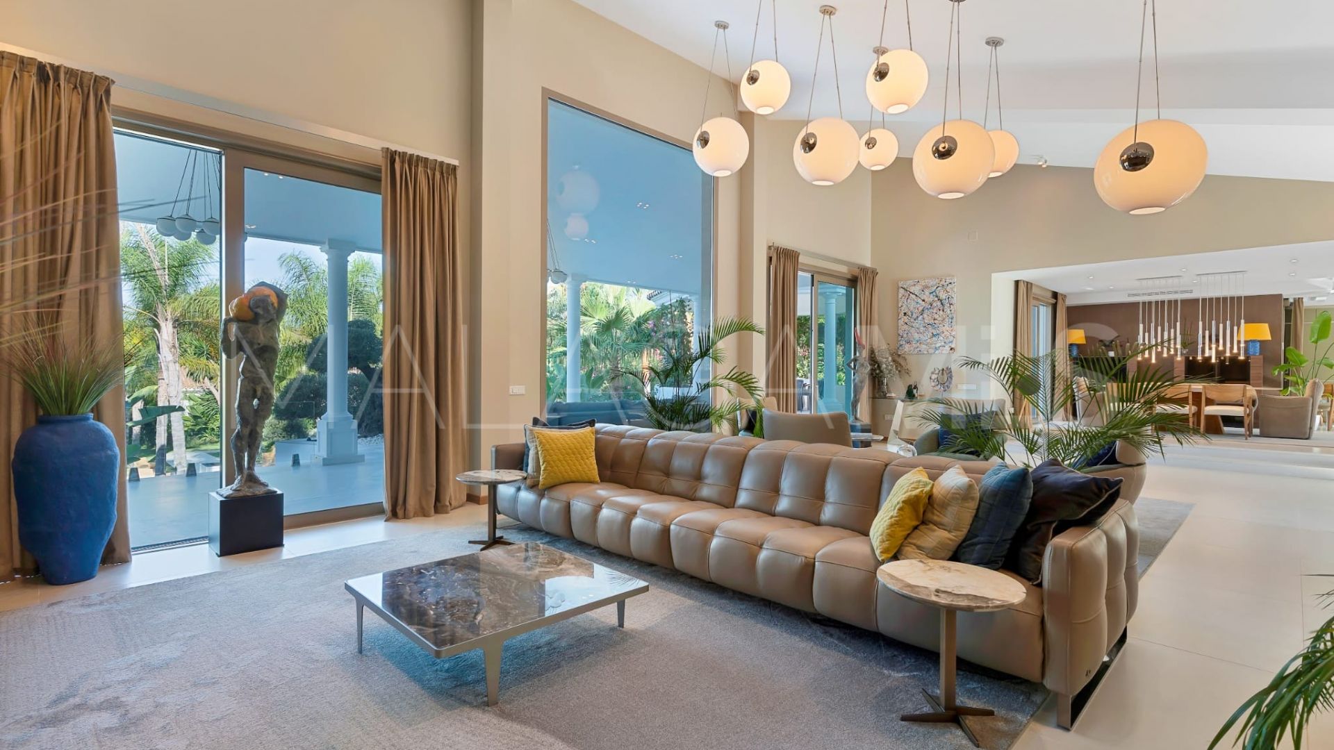 Villa for sale in Guadalmina Baja