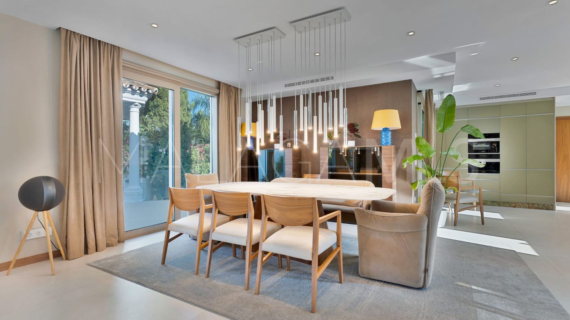 Villa for sale in Guadalmina Baja
