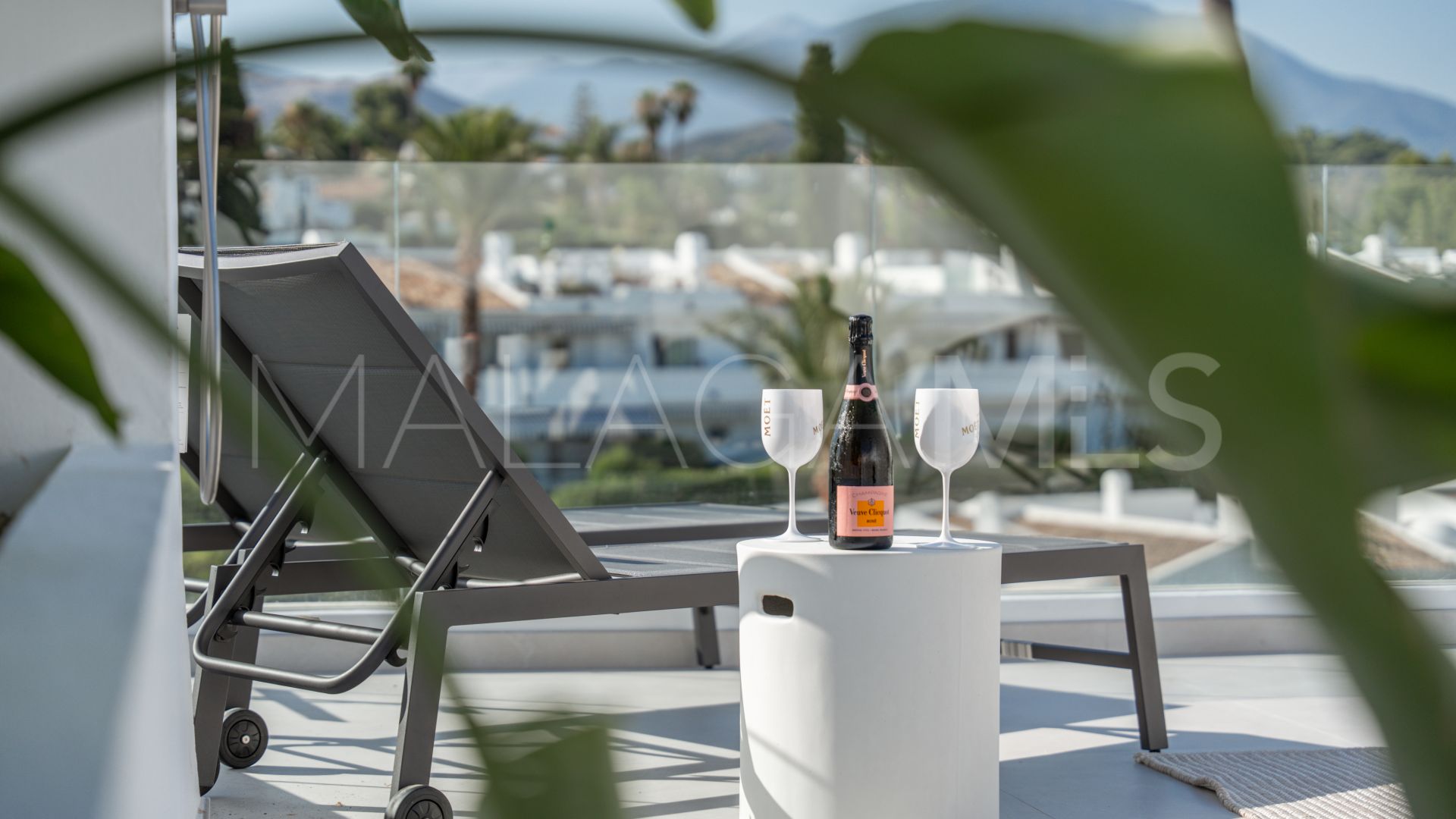 Duplex penthouse for sale in Los Dragos