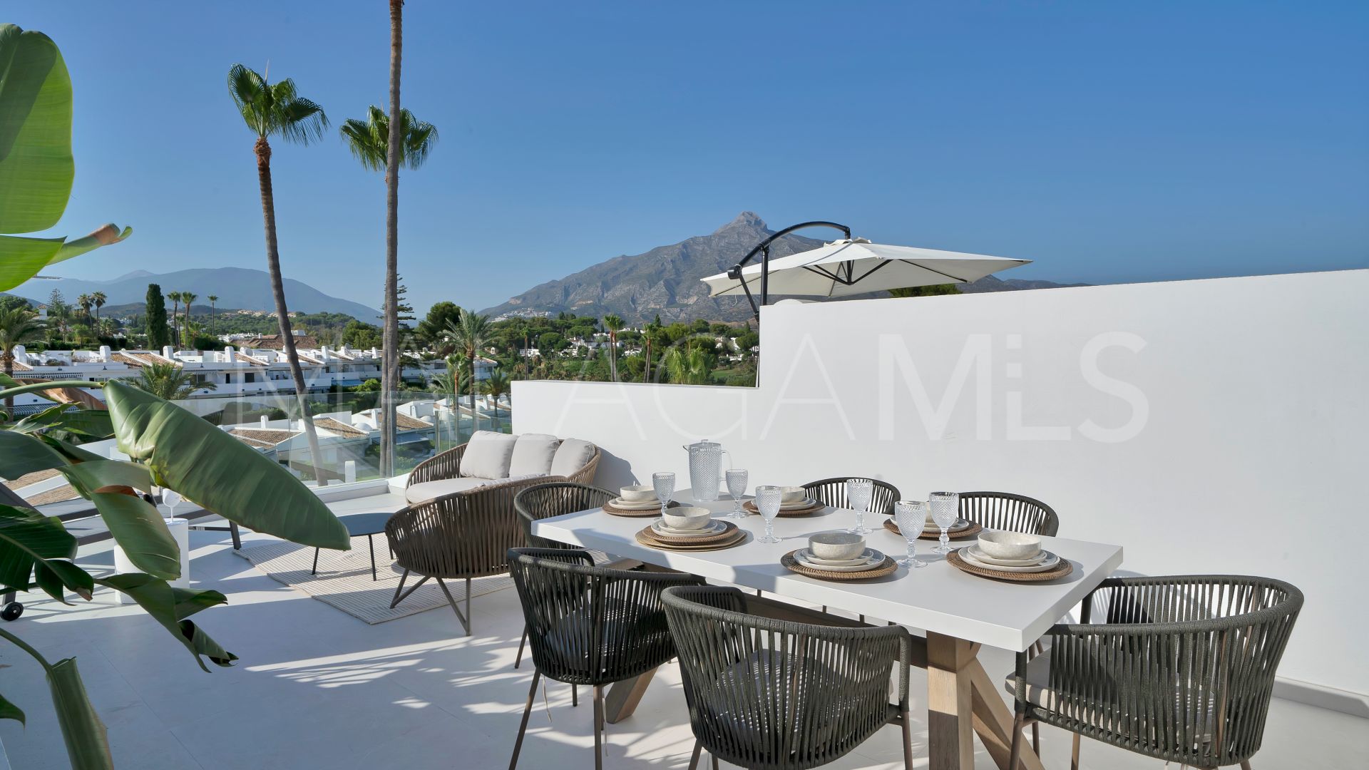 Duplex penthouse for sale in Los Dragos