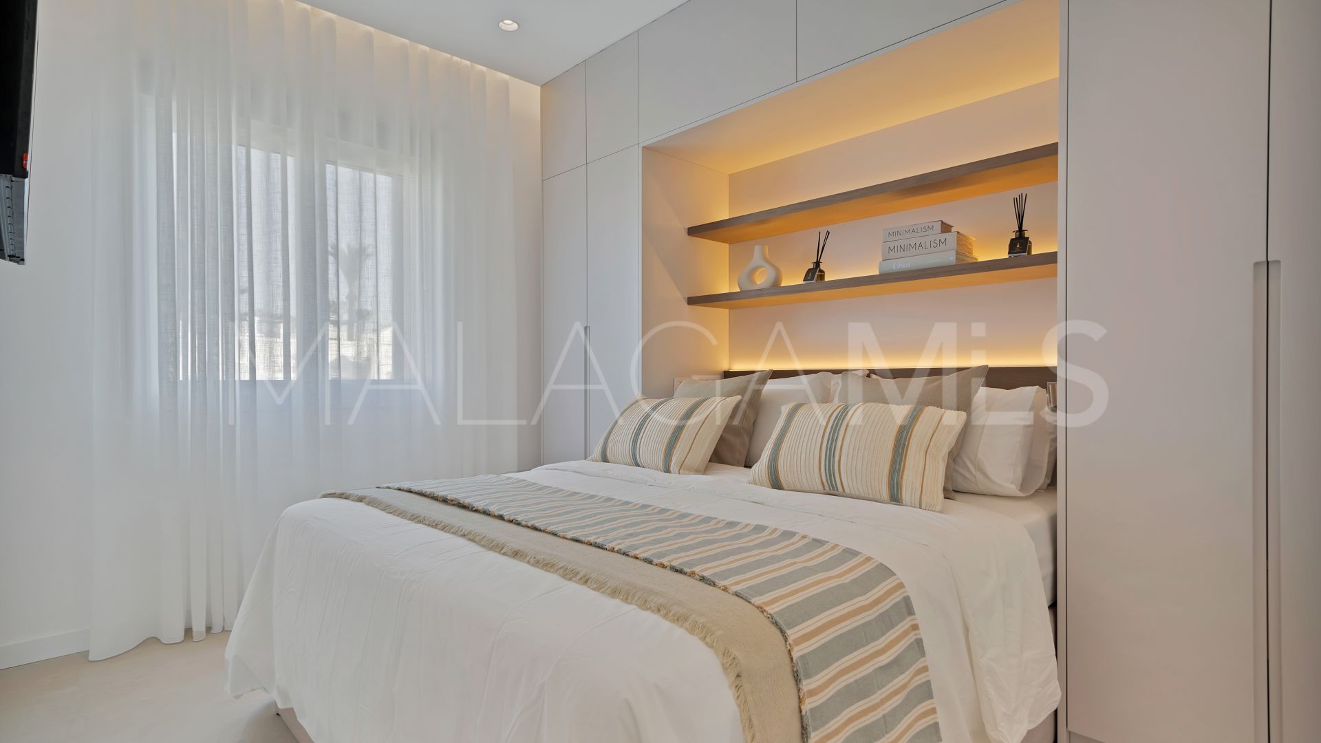 Duplex penthouse for sale in Los Dragos