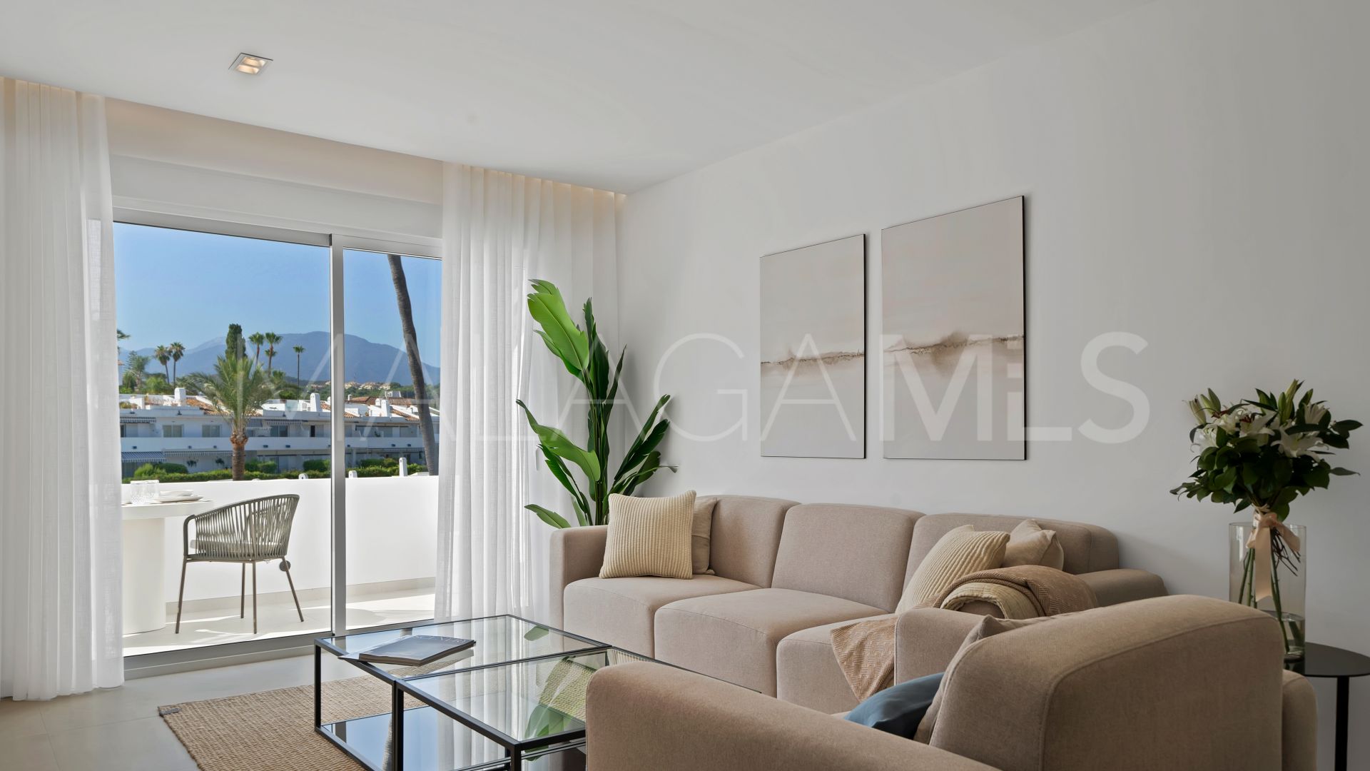 Duplex penthouse for sale in Los Dragos