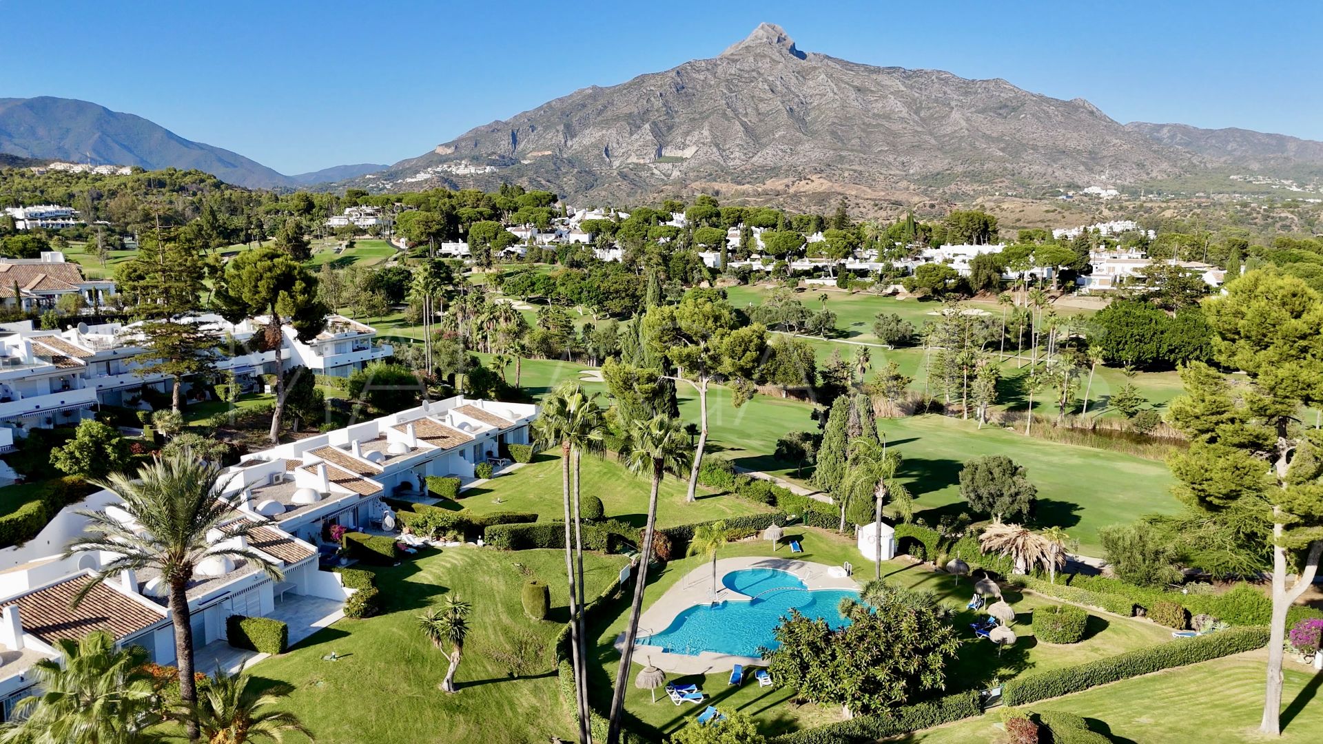Duplex penthouse for sale in Los Dragos