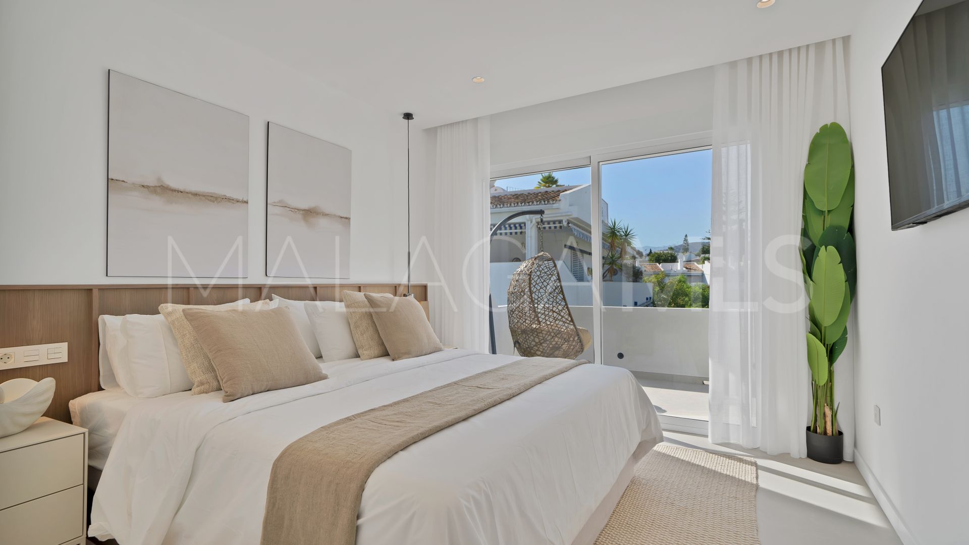 Duplex penthouse for sale in Los Dragos