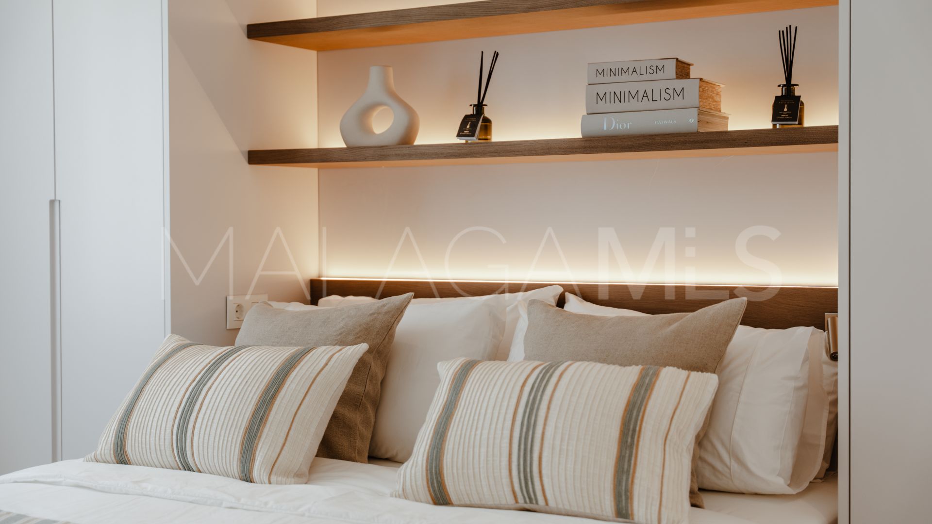 Duplex penthouse for sale in Los Dragos