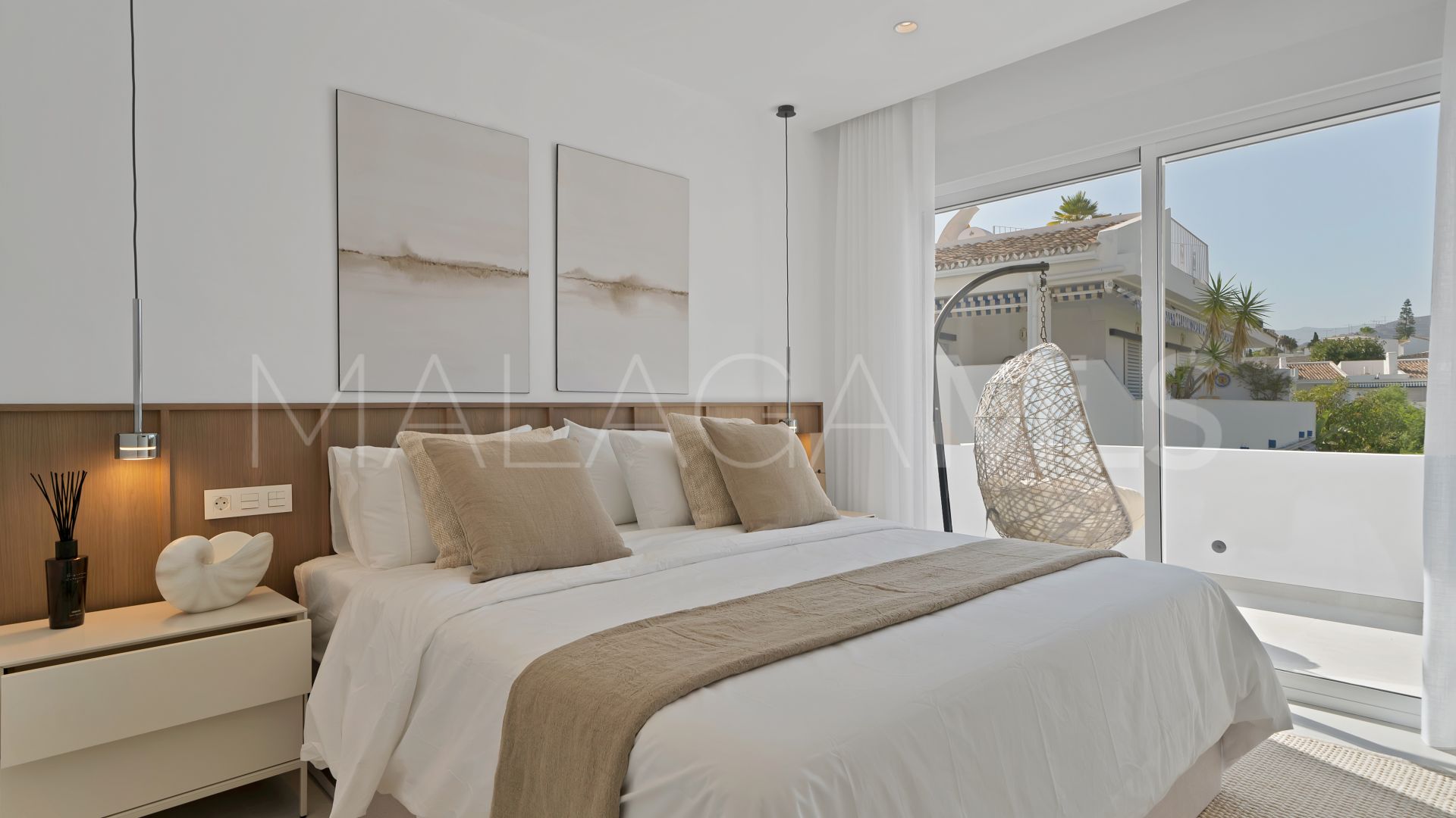Duplex penthouse for sale in Los Dragos