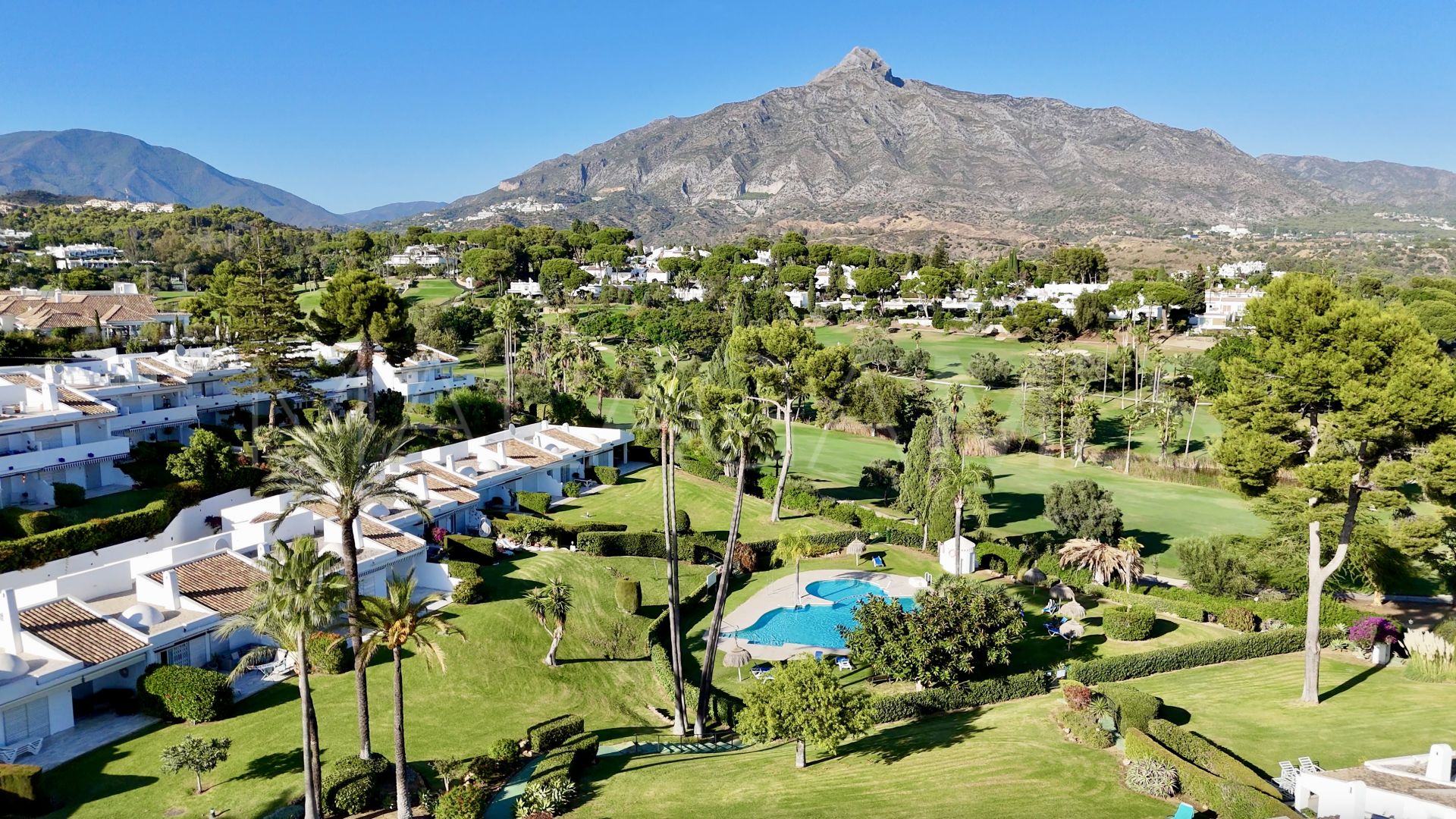 Duplex penthouse for sale in Los Dragos