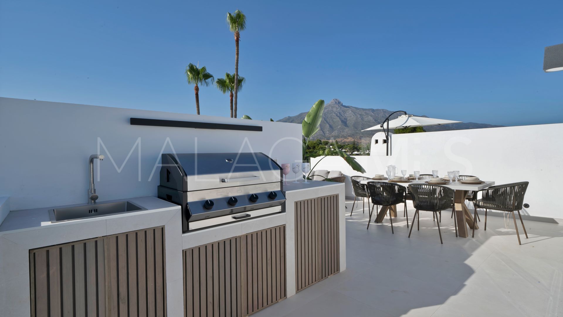 Duplex penthouse for sale in Los Dragos