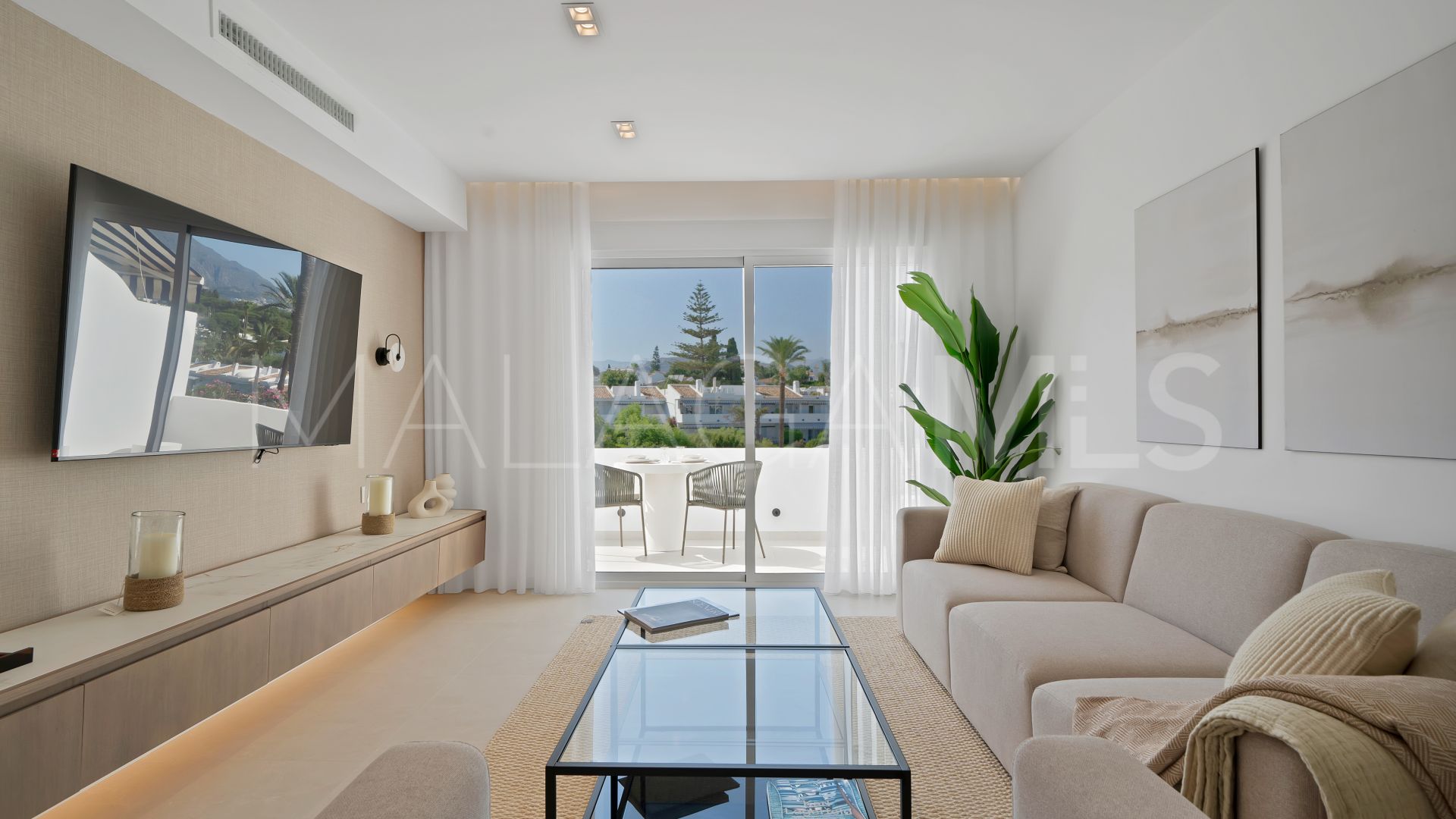 Duplex penthouse for sale in Los Dragos
