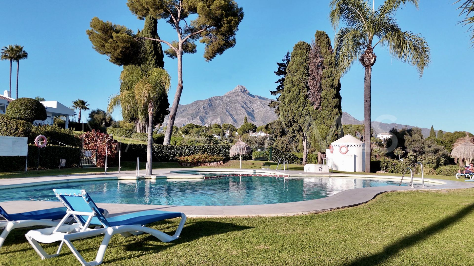 Duplex penthouse for sale in Los Dragos