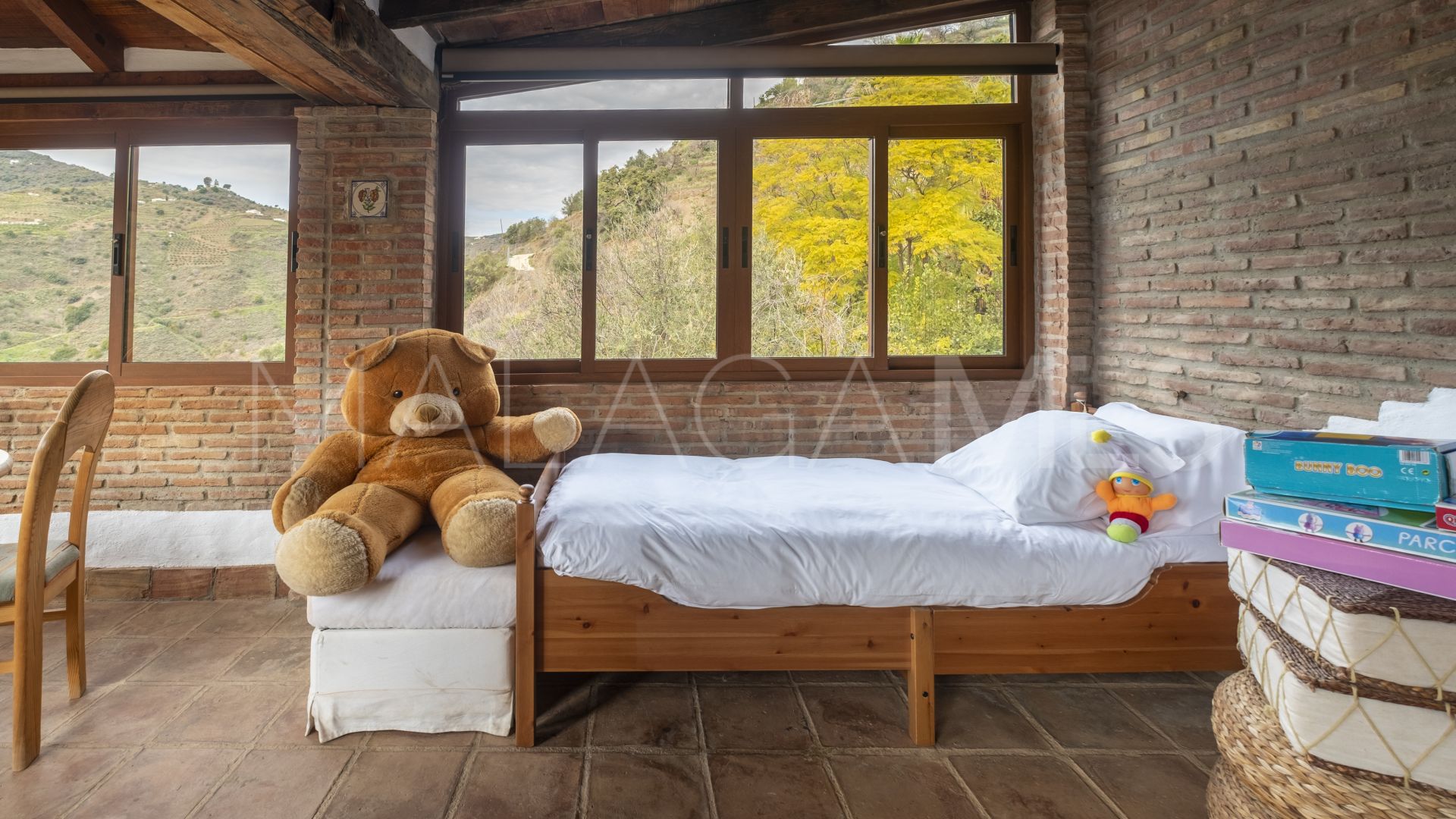 Villa for sale in Sayalonga