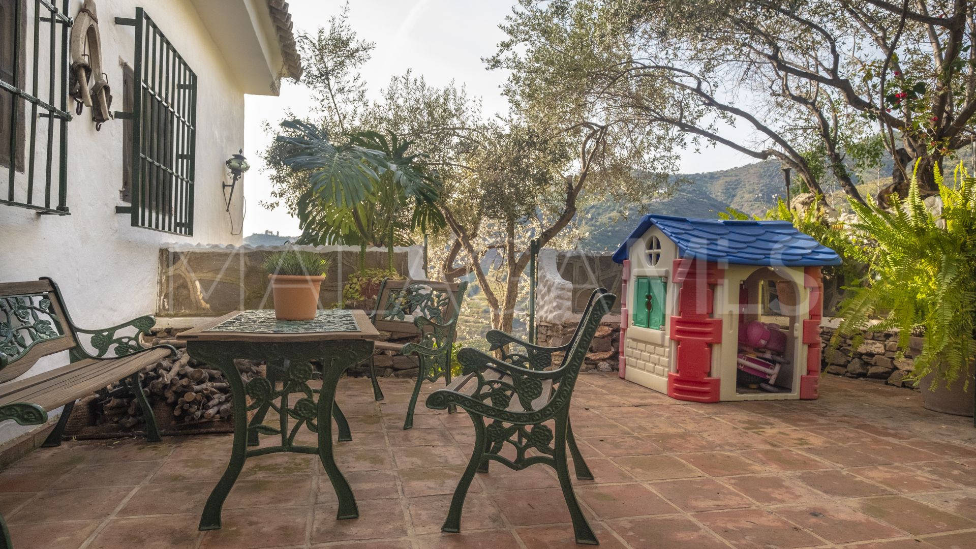 Villa for sale in Sayalonga