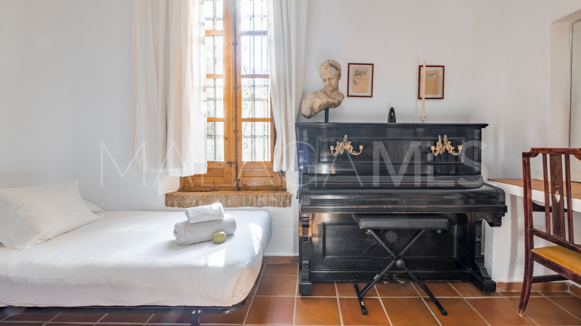 Villa for sale in Sayalonga