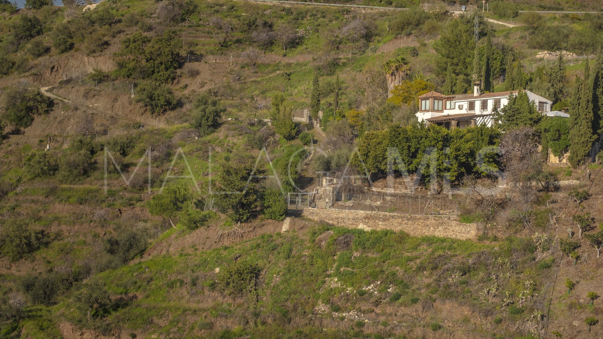 Villa for sale in Sayalonga