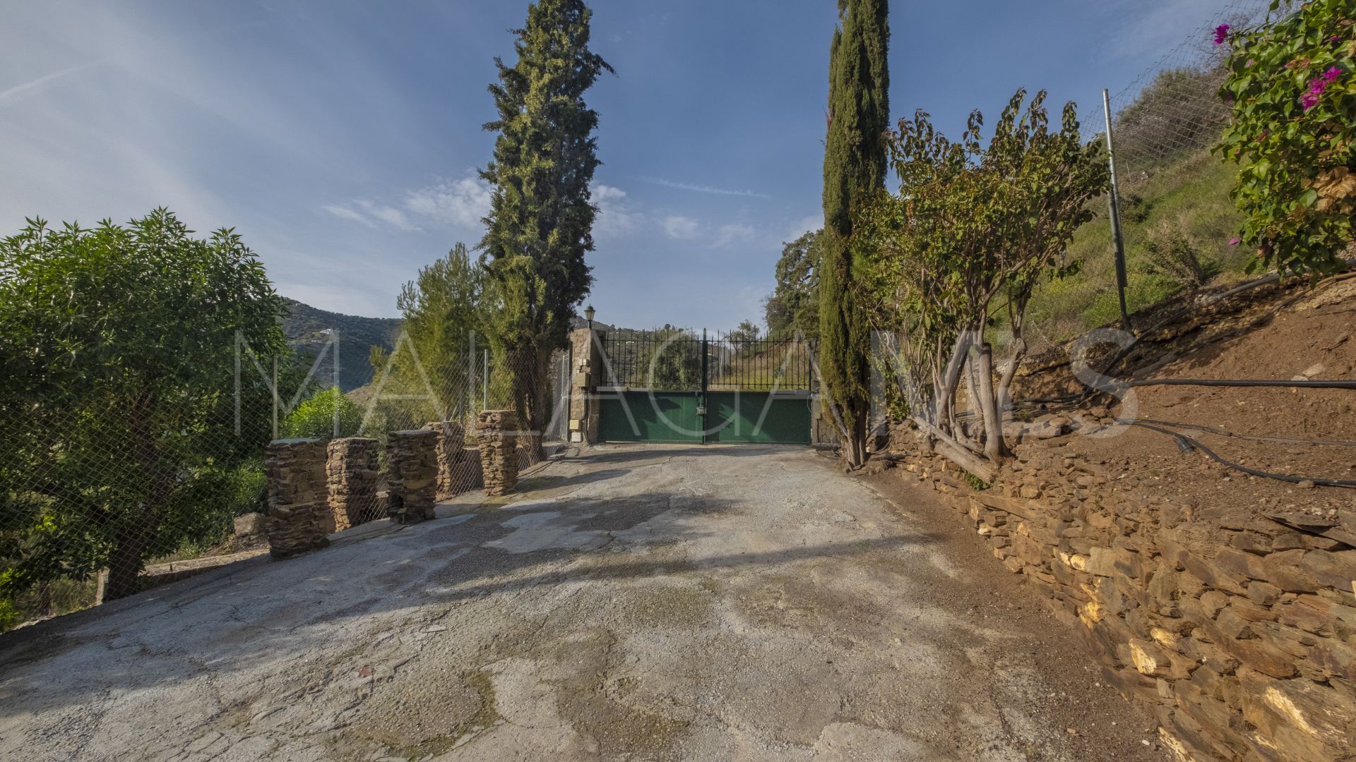 Villa for sale in Sayalonga