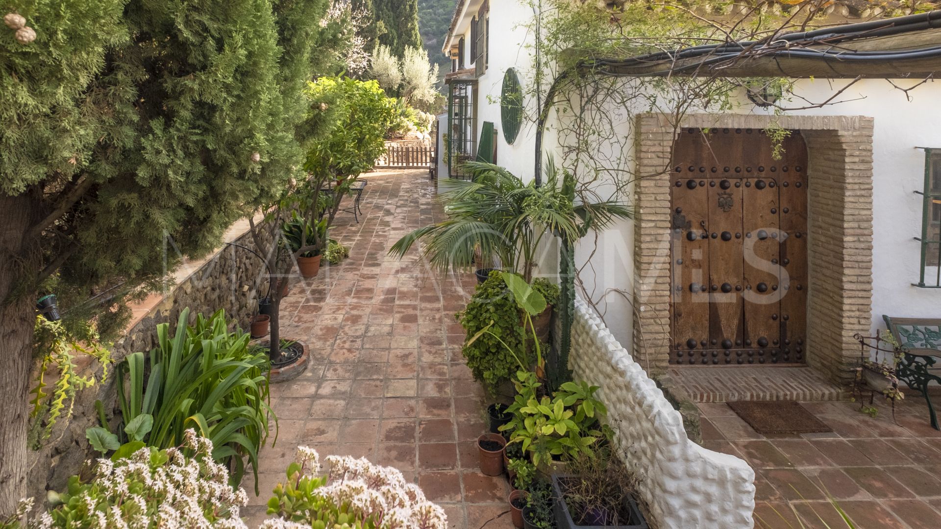 Villa for sale in Sayalonga