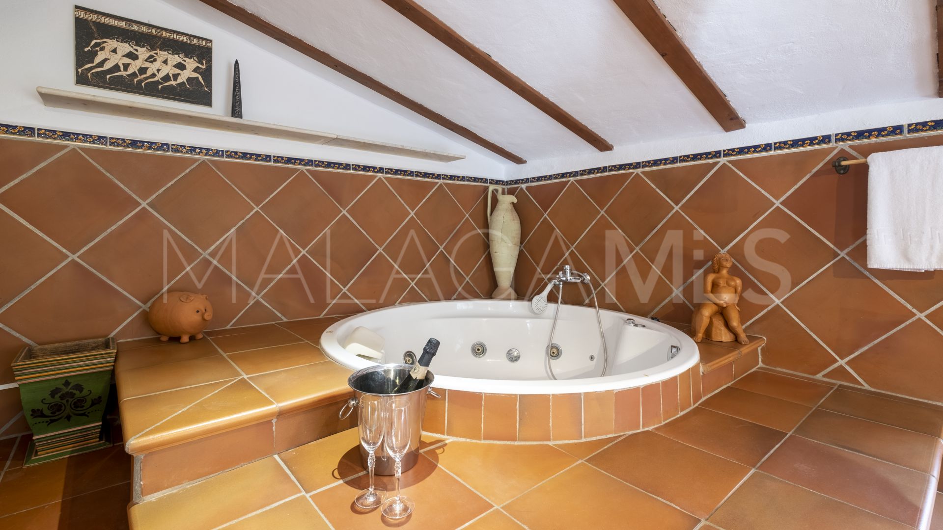 Villa for sale in Sayalonga