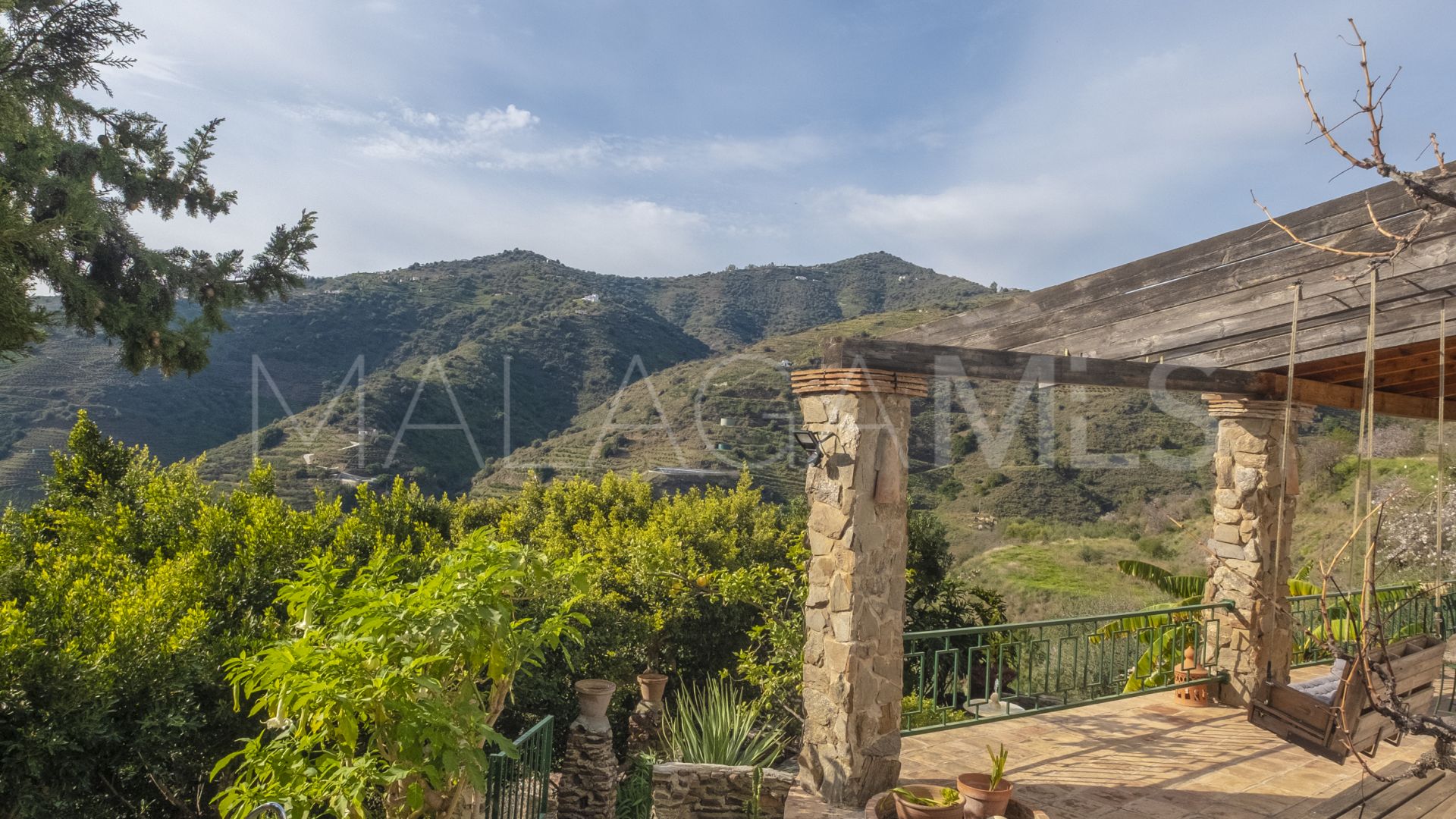 Villa for sale in Sayalonga