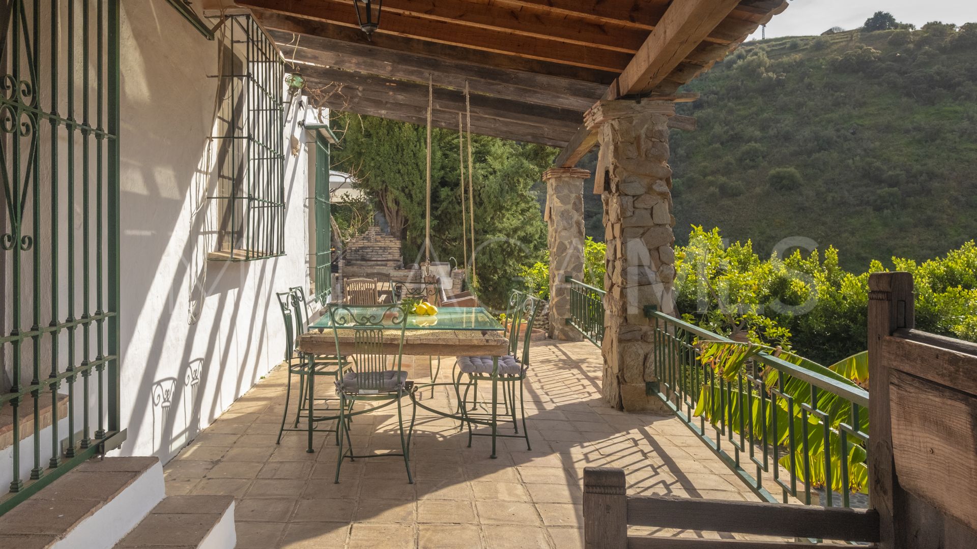 Villa for sale in Sayalonga