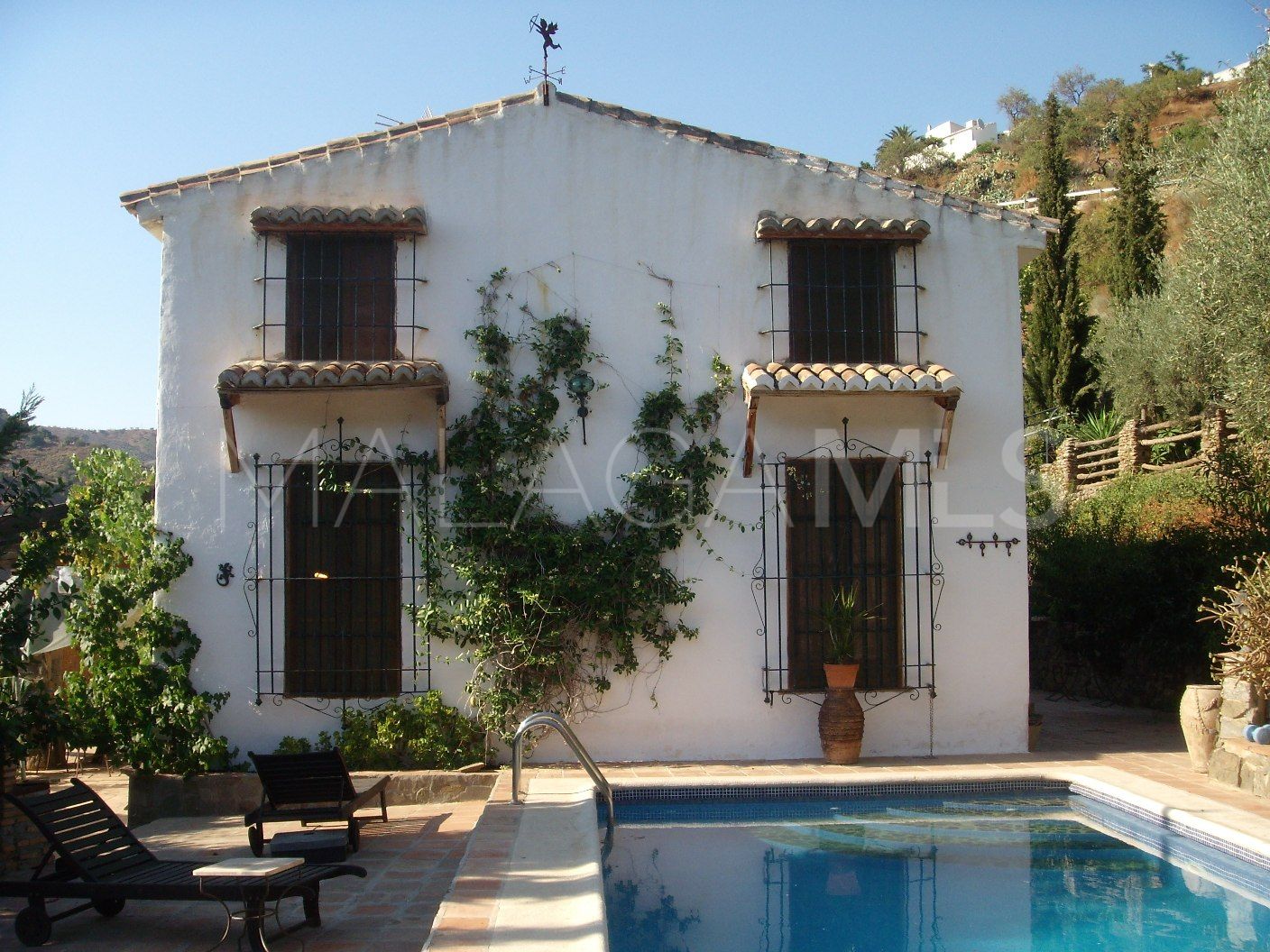 For sale villa in Sayalonga with 6 bedrooms