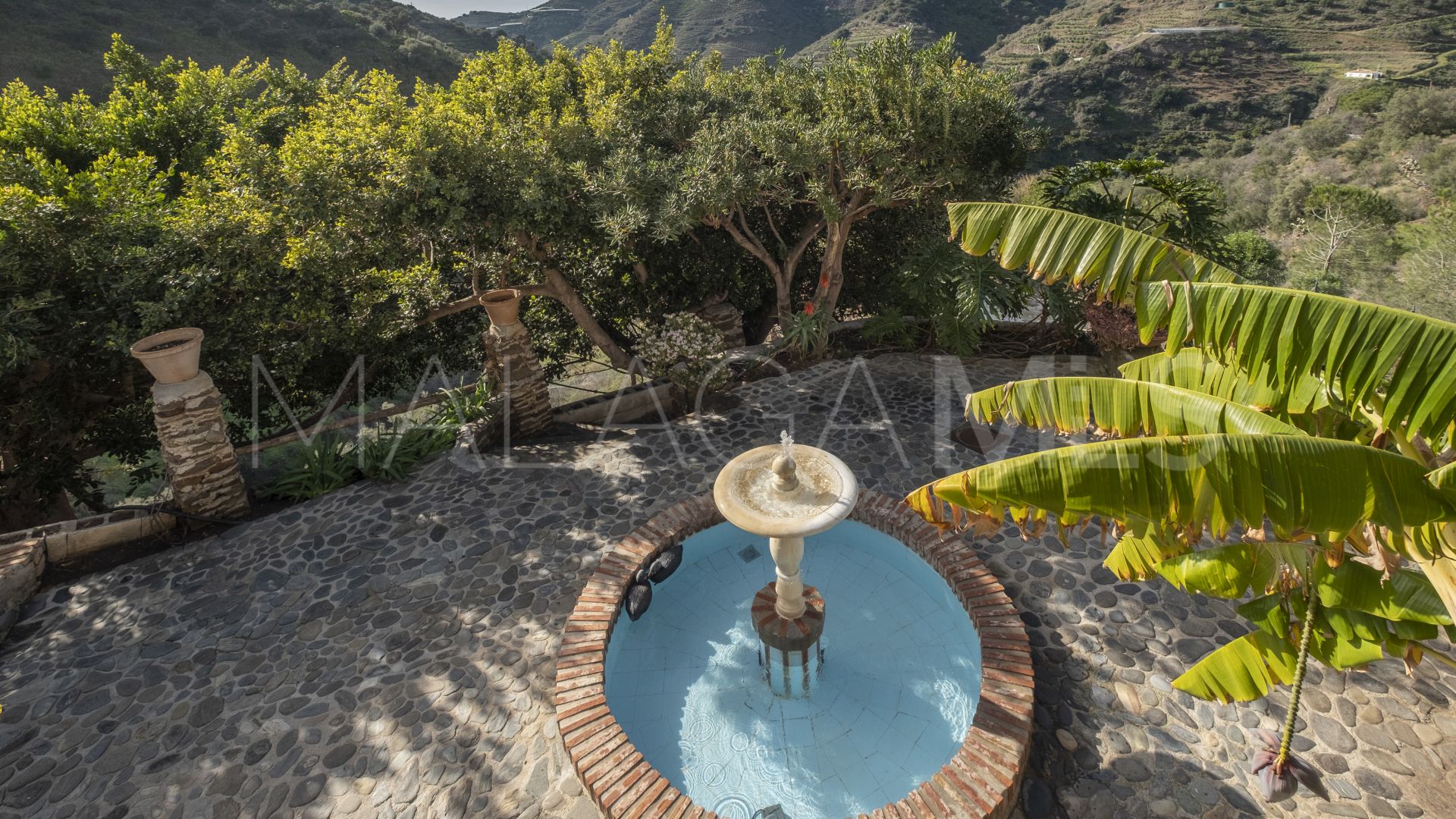 Villa for sale in Sayalonga