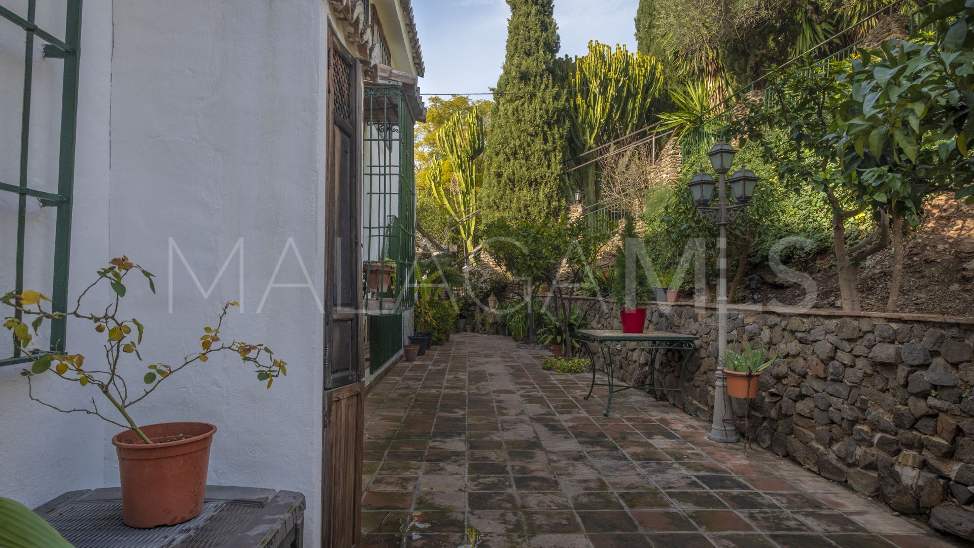 Villa for sale in Sayalonga