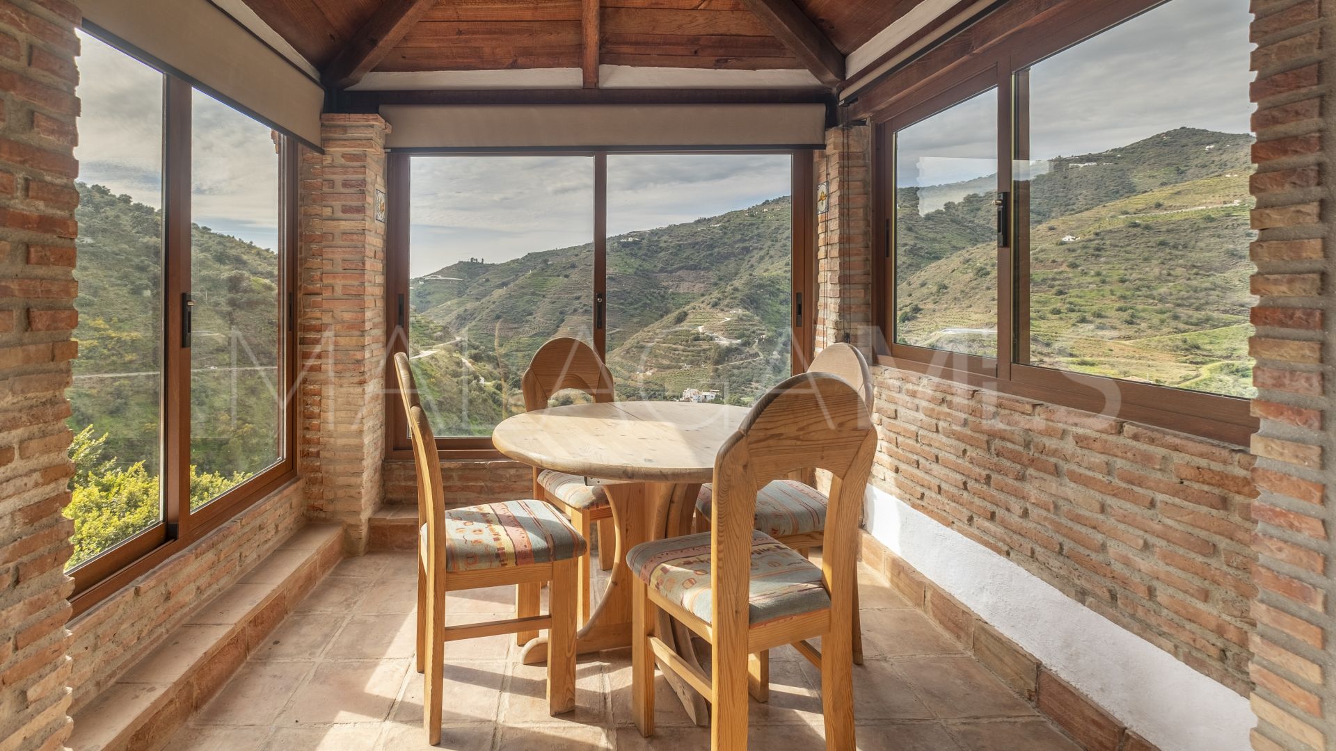 Villa for sale in Sayalonga