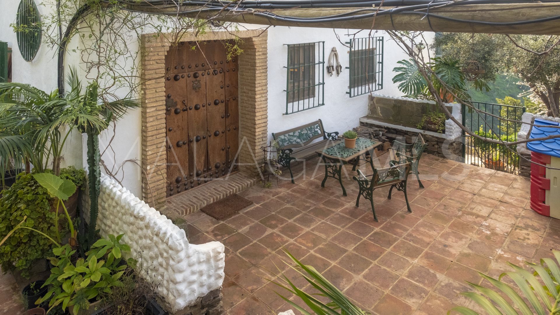 Villa for sale in Sayalonga