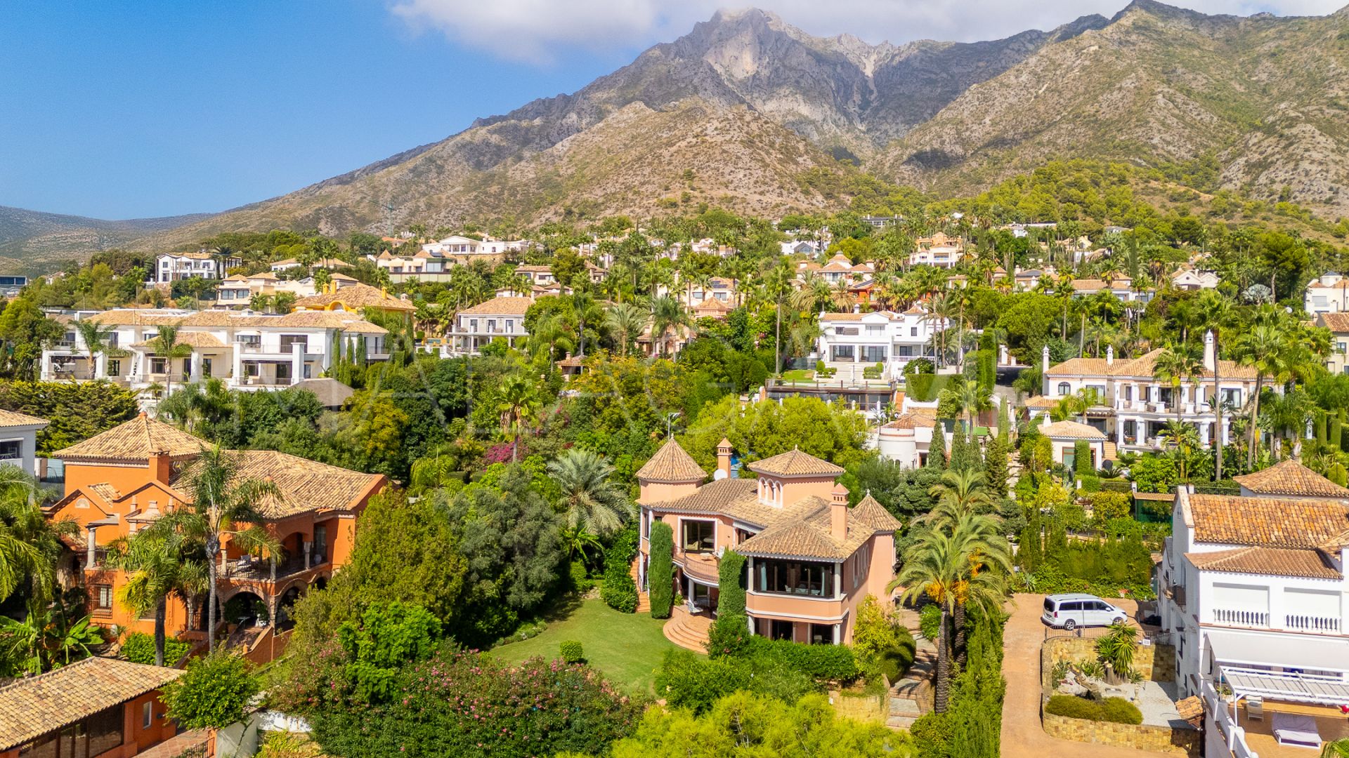 Villa for sale in Sierra Blanca