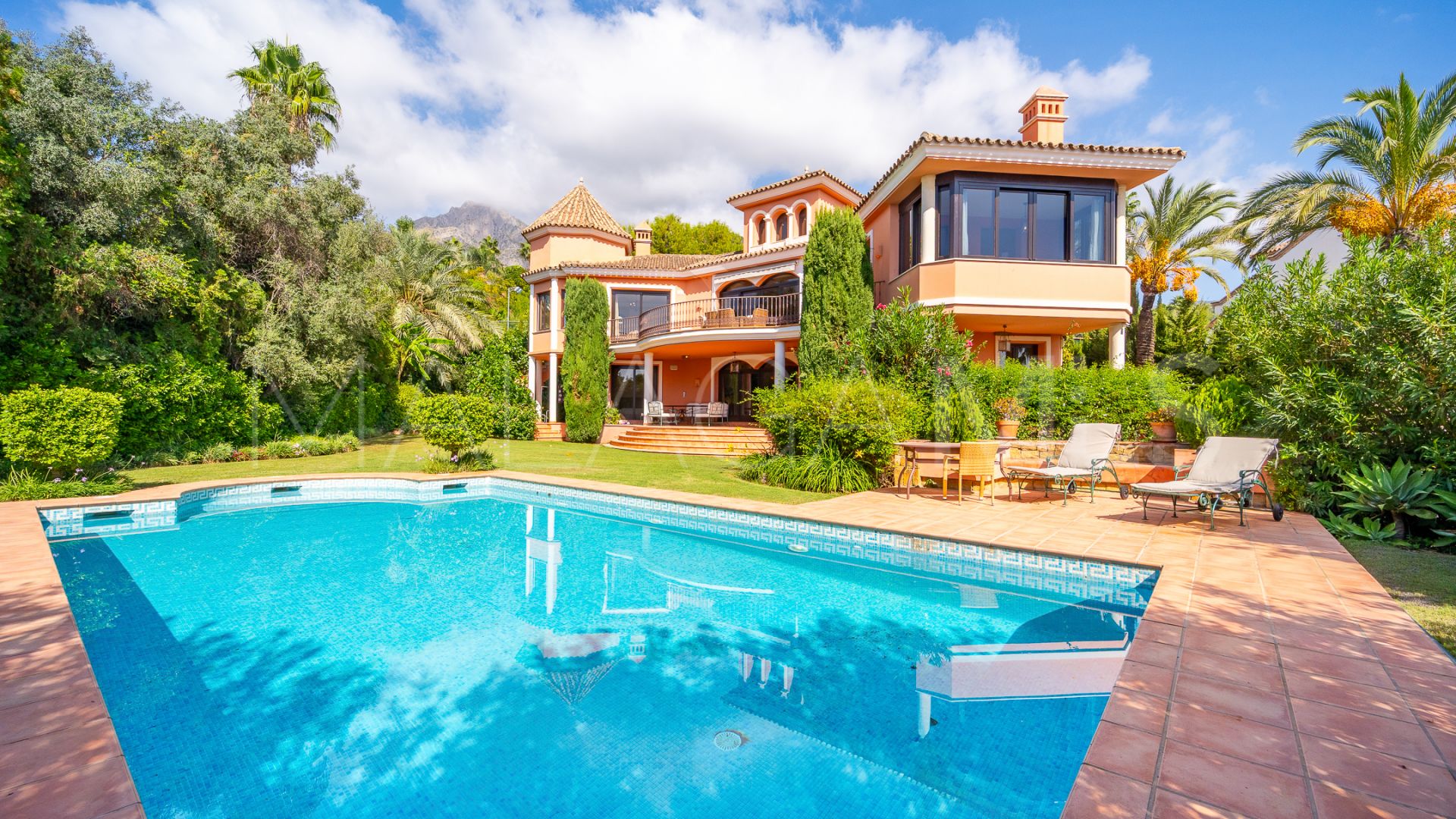 Villa for sale in Sierra Blanca