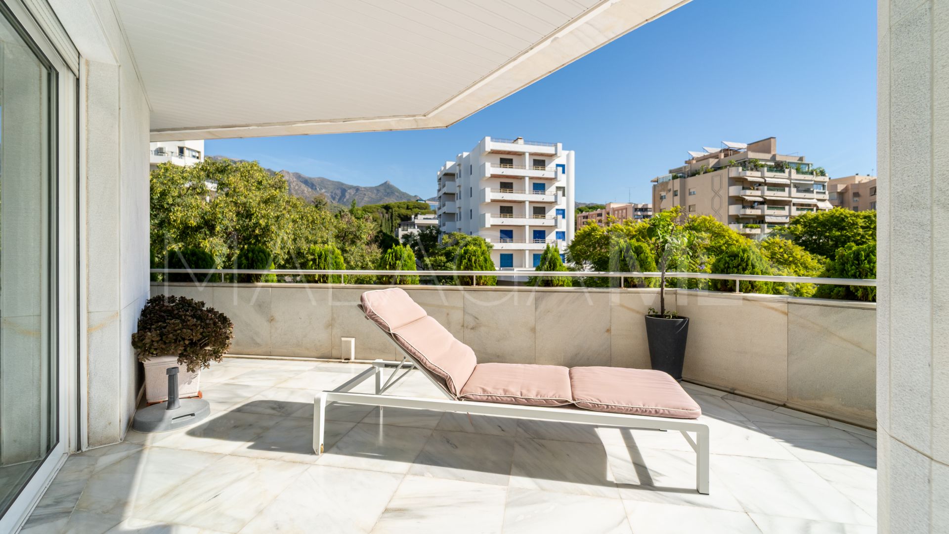 Apartamento a la venta in Playa de la Fontanilla with 4 bedrooms