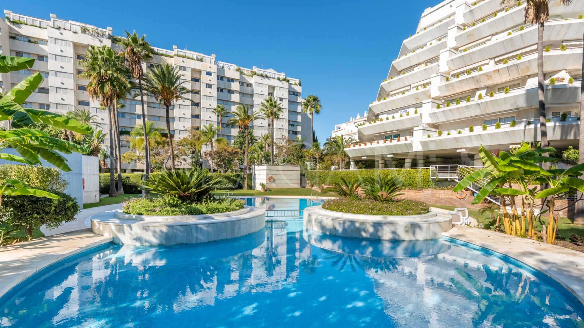 Apartamento a la venta in Playa de la Fontanilla with 4 bedrooms