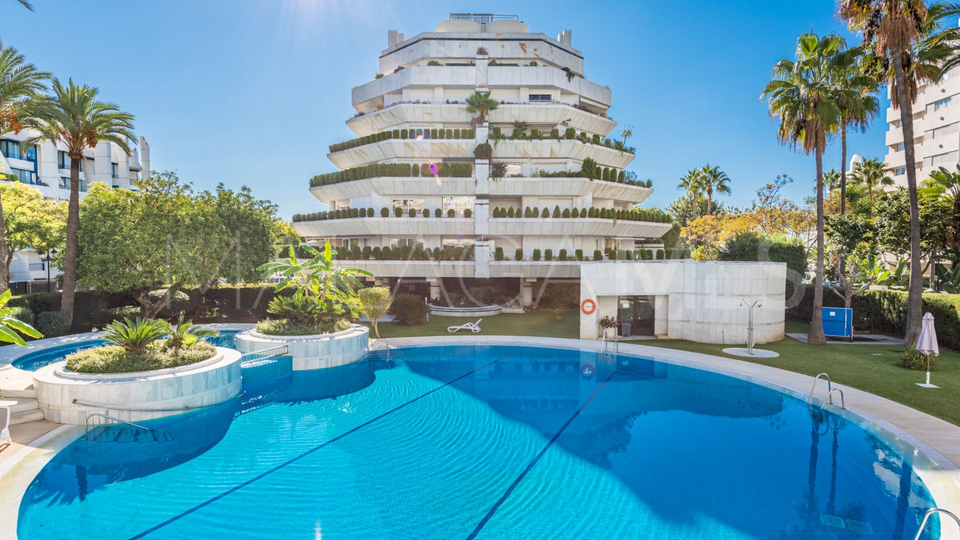 Apartamento a la venta in Playa de la Fontanilla with 4 bedrooms