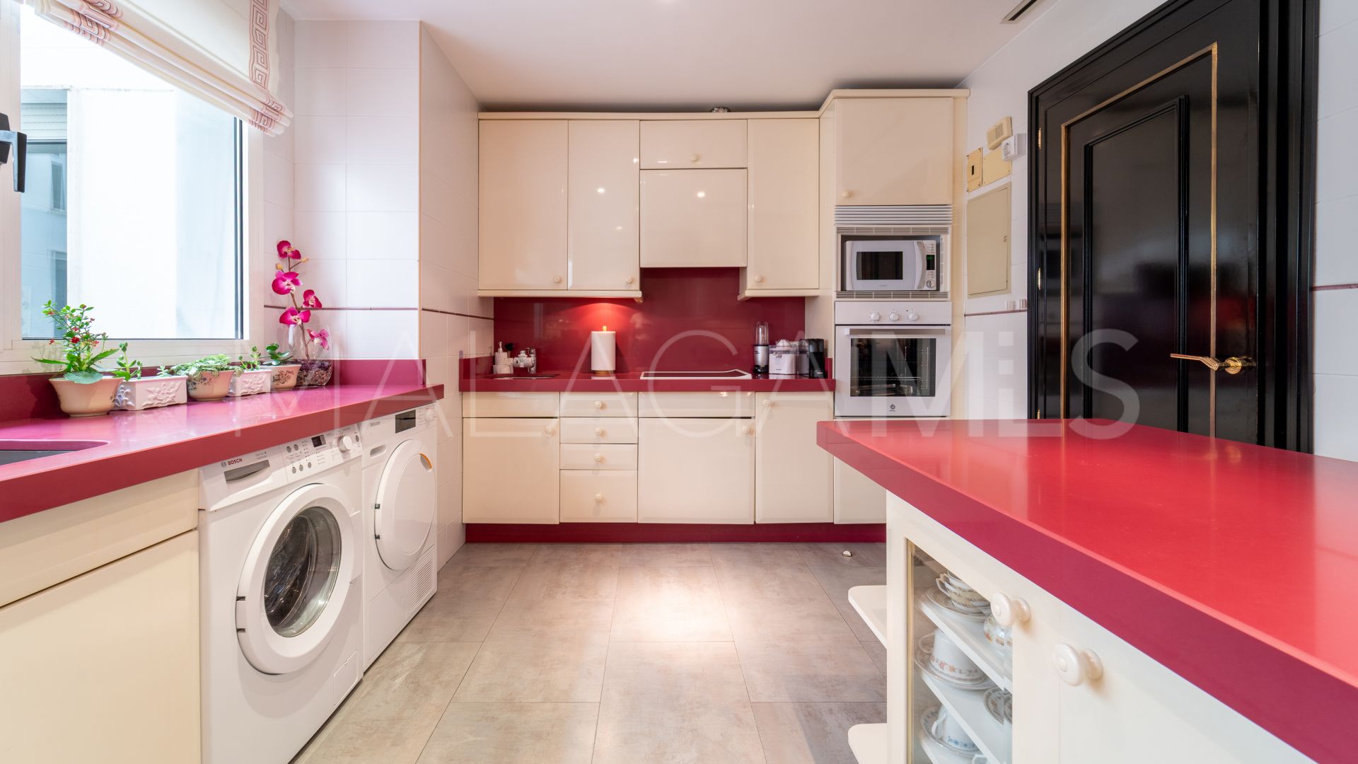 Apartamento a la venta in Playa de la Fontanilla with 4 bedrooms