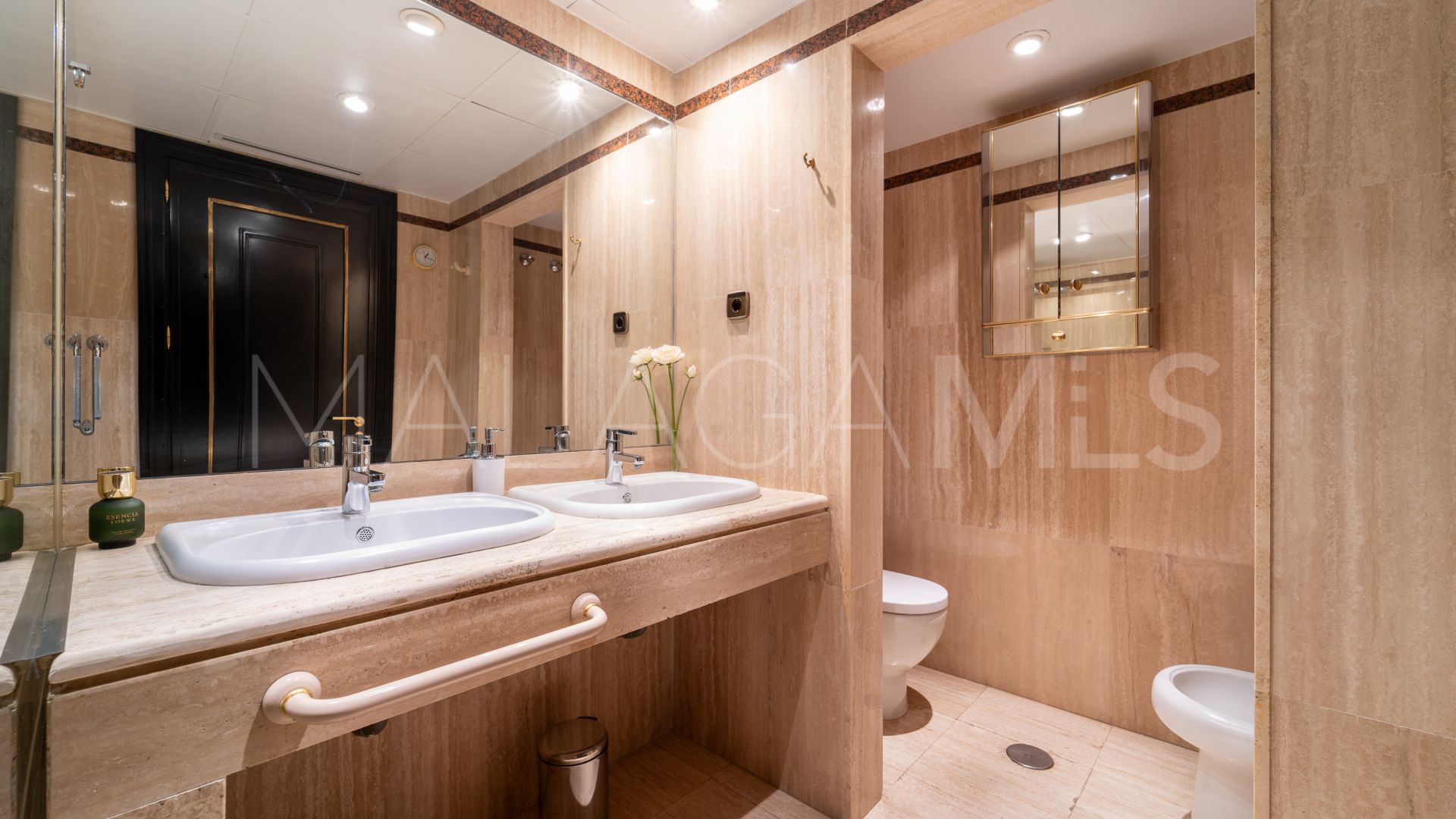 Apartamento a la venta in Playa de la Fontanilla with 4 bedrooms